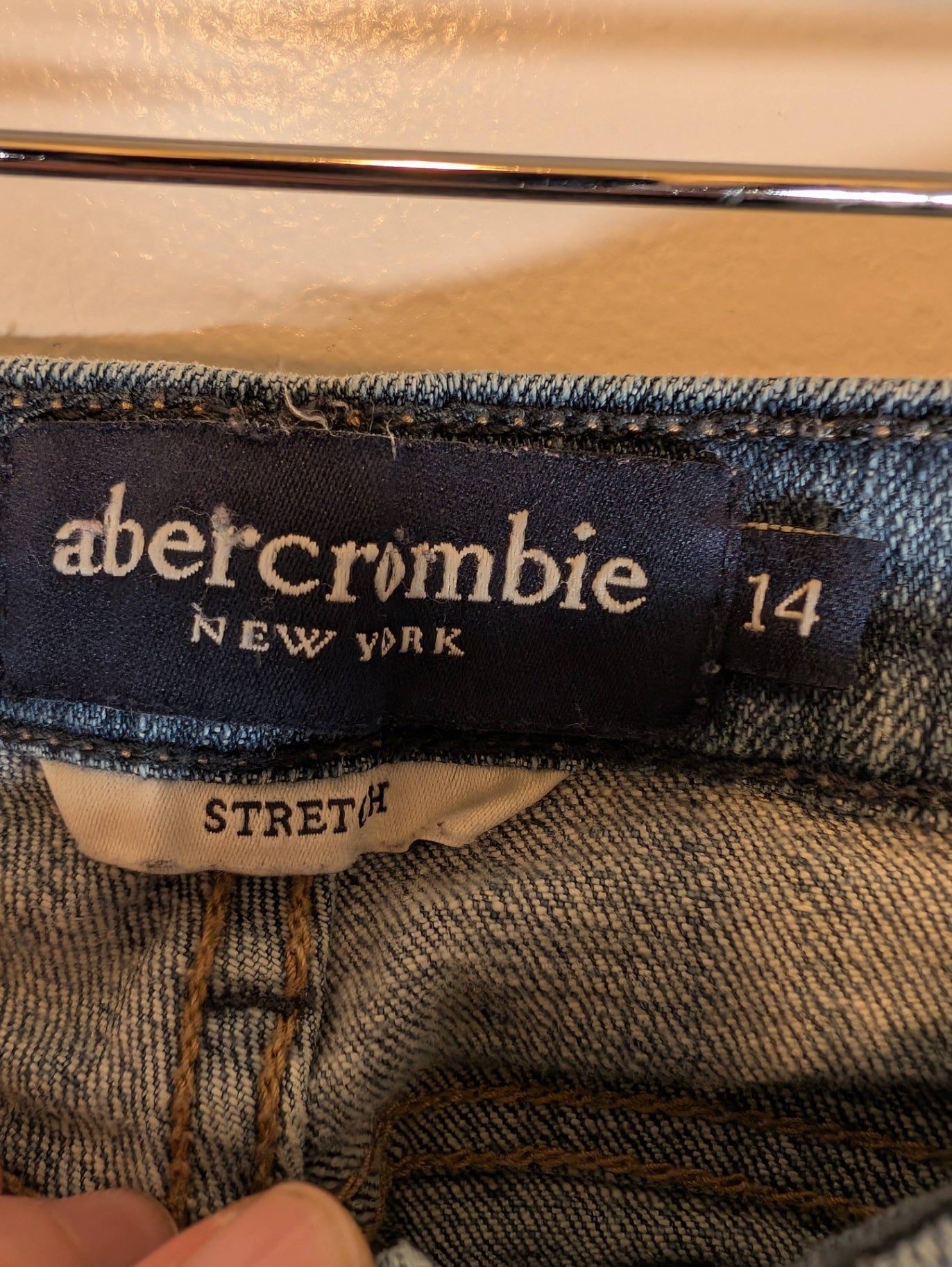 Abercrombie low-rise jeans - SZ 14 (Minor Flaw)