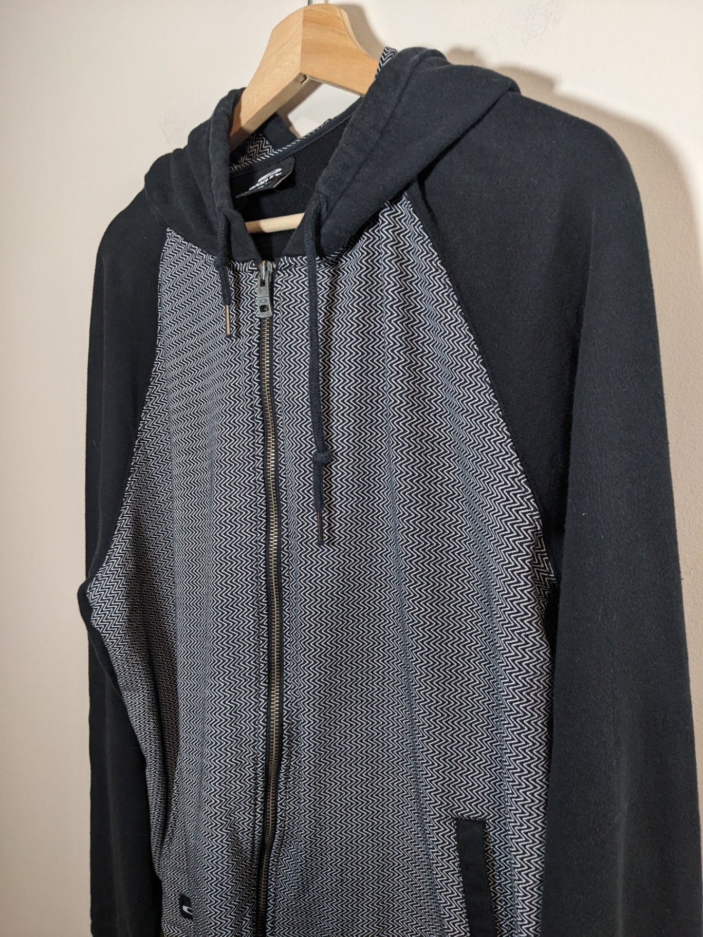 Oakley zip up hoodie - Men's Medium