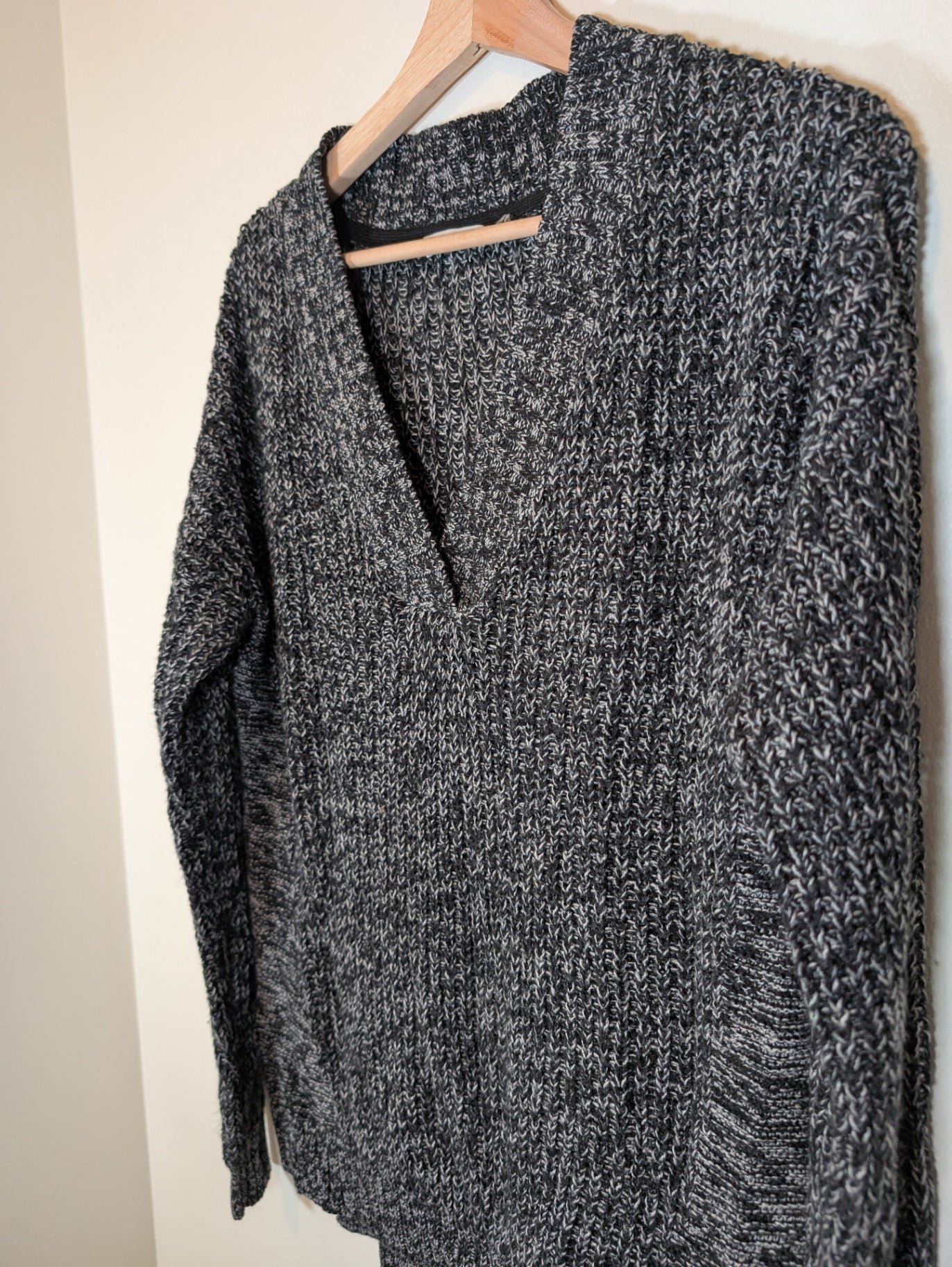 Dex Sweater - appears medium (Minor Flaw)