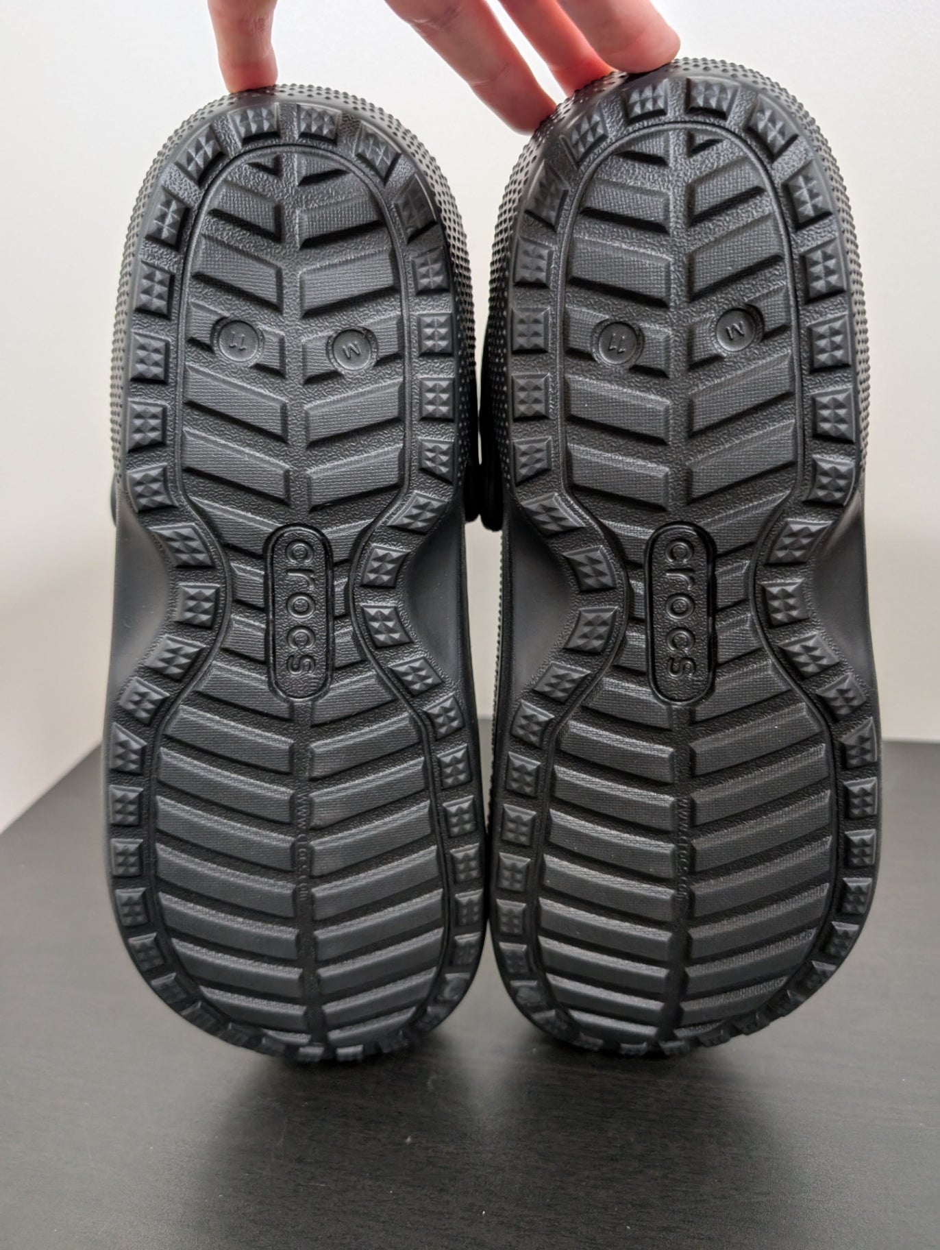 Lined Crocs - SZ Men's 11