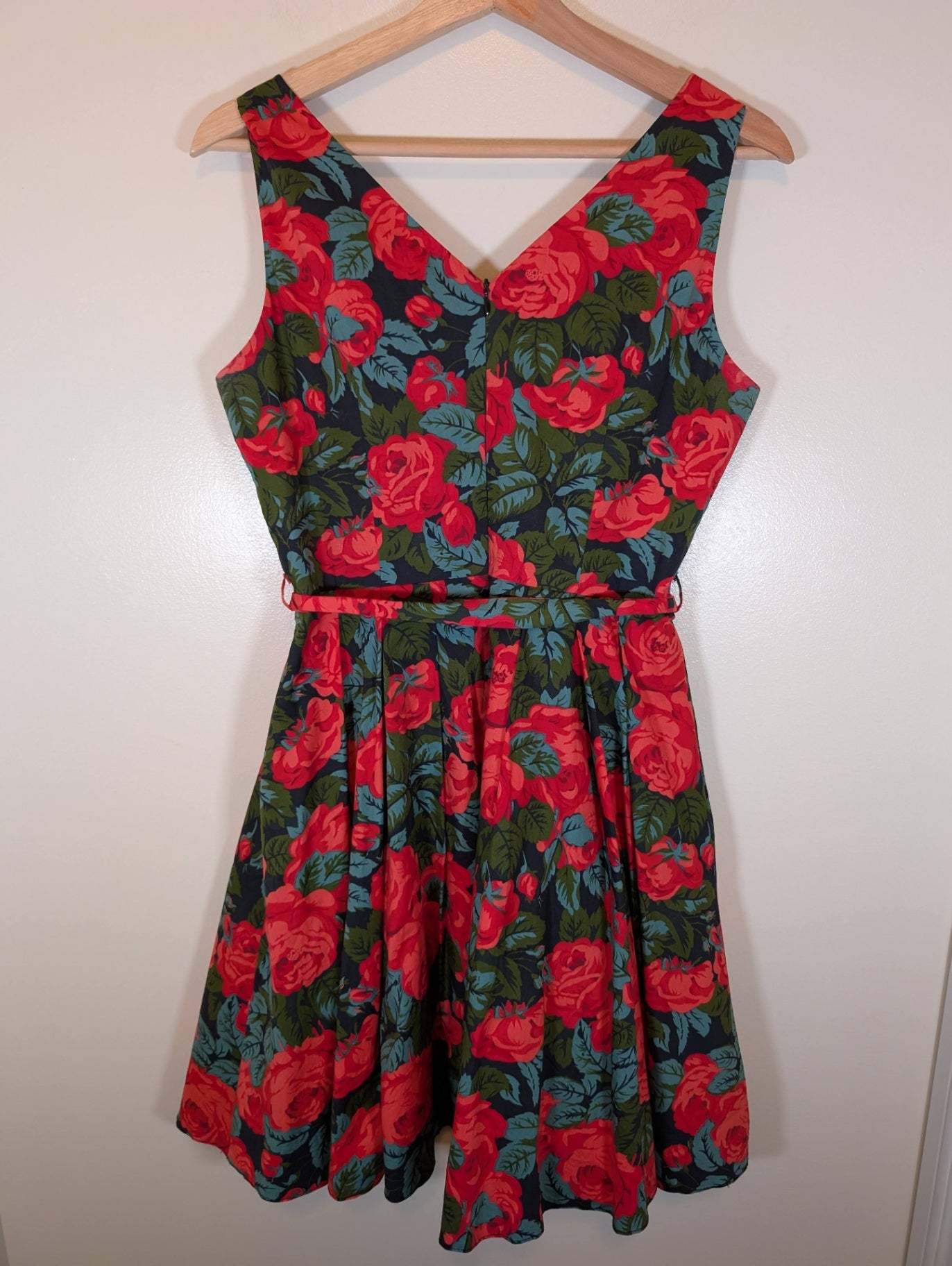 Suzy Shier floral dress - Medium