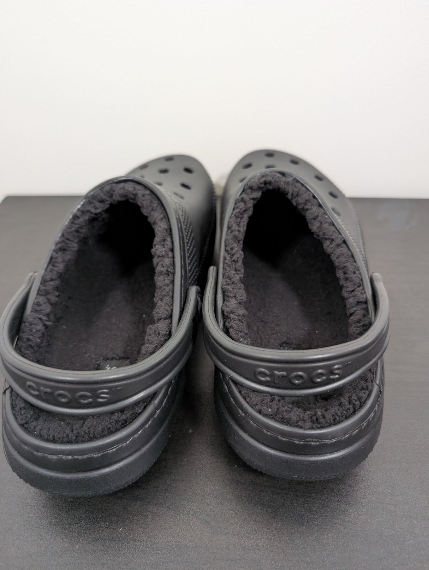 Lined Crocs - SZ Men's 11
