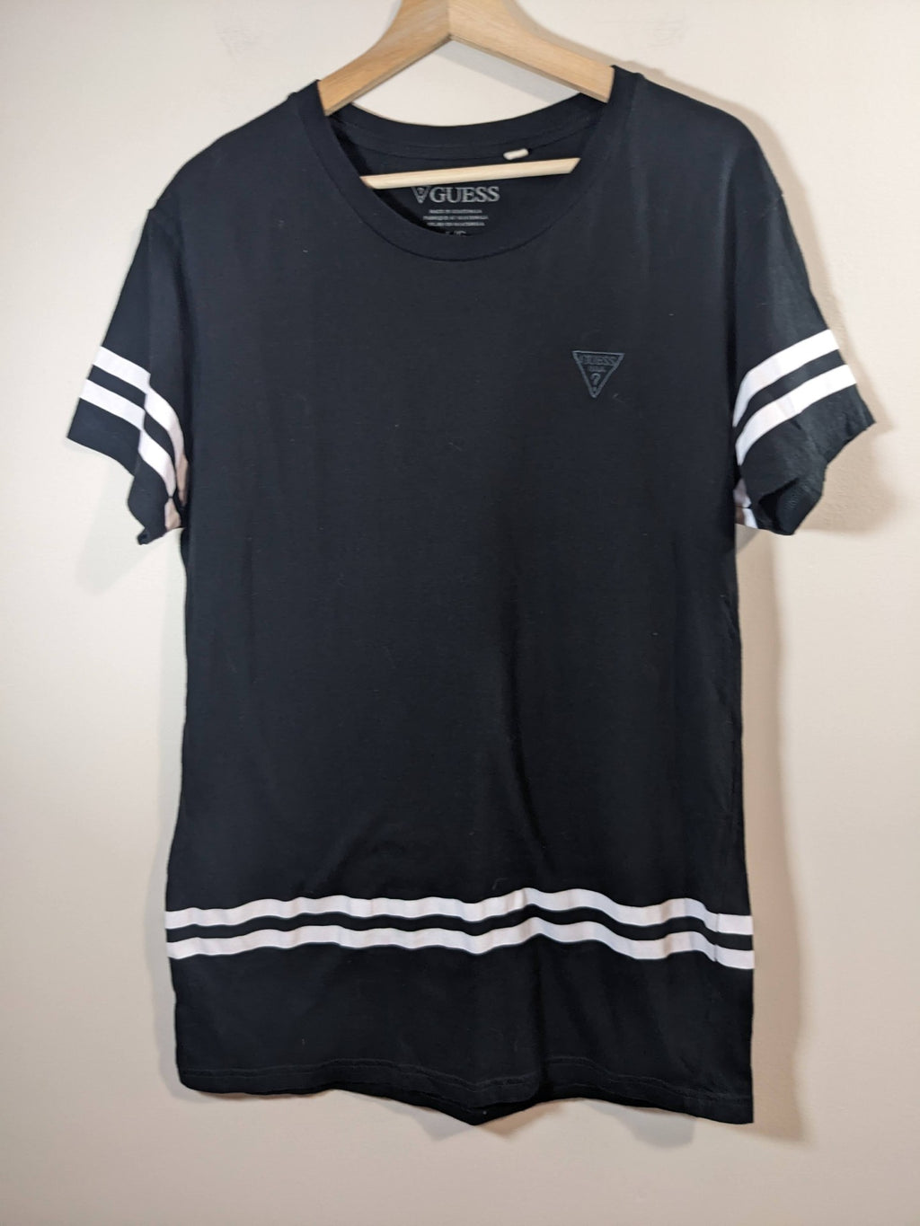 Guess logo tee - Men's Large