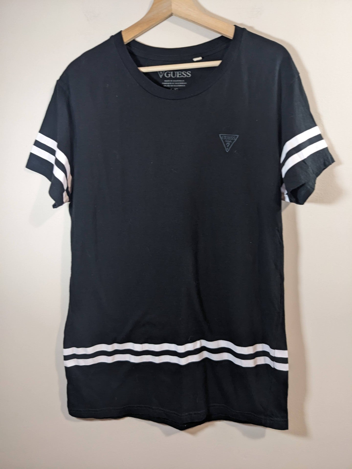 Guess logo tee - Men's Large