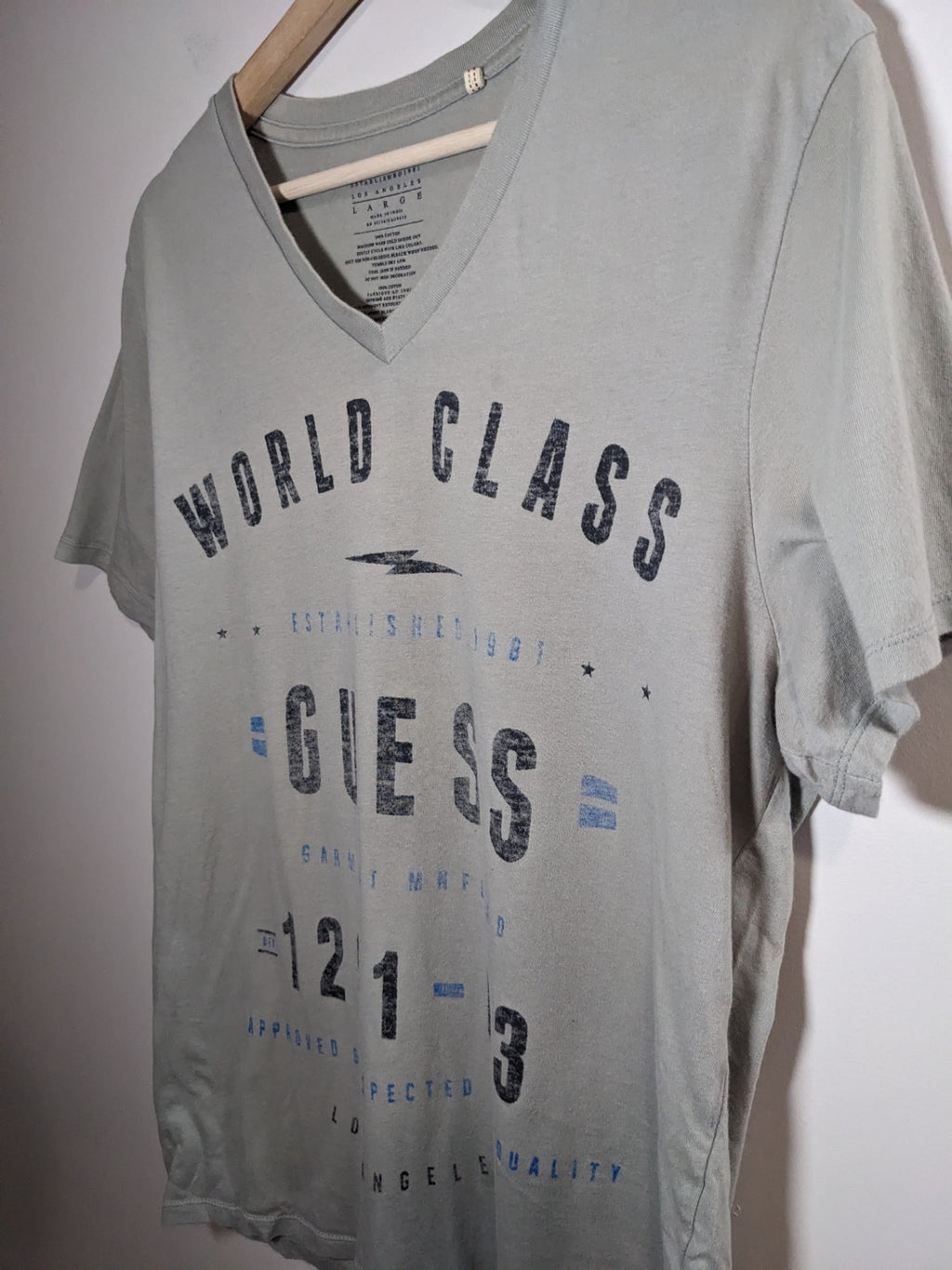 Guess graphic tee -Men's Large