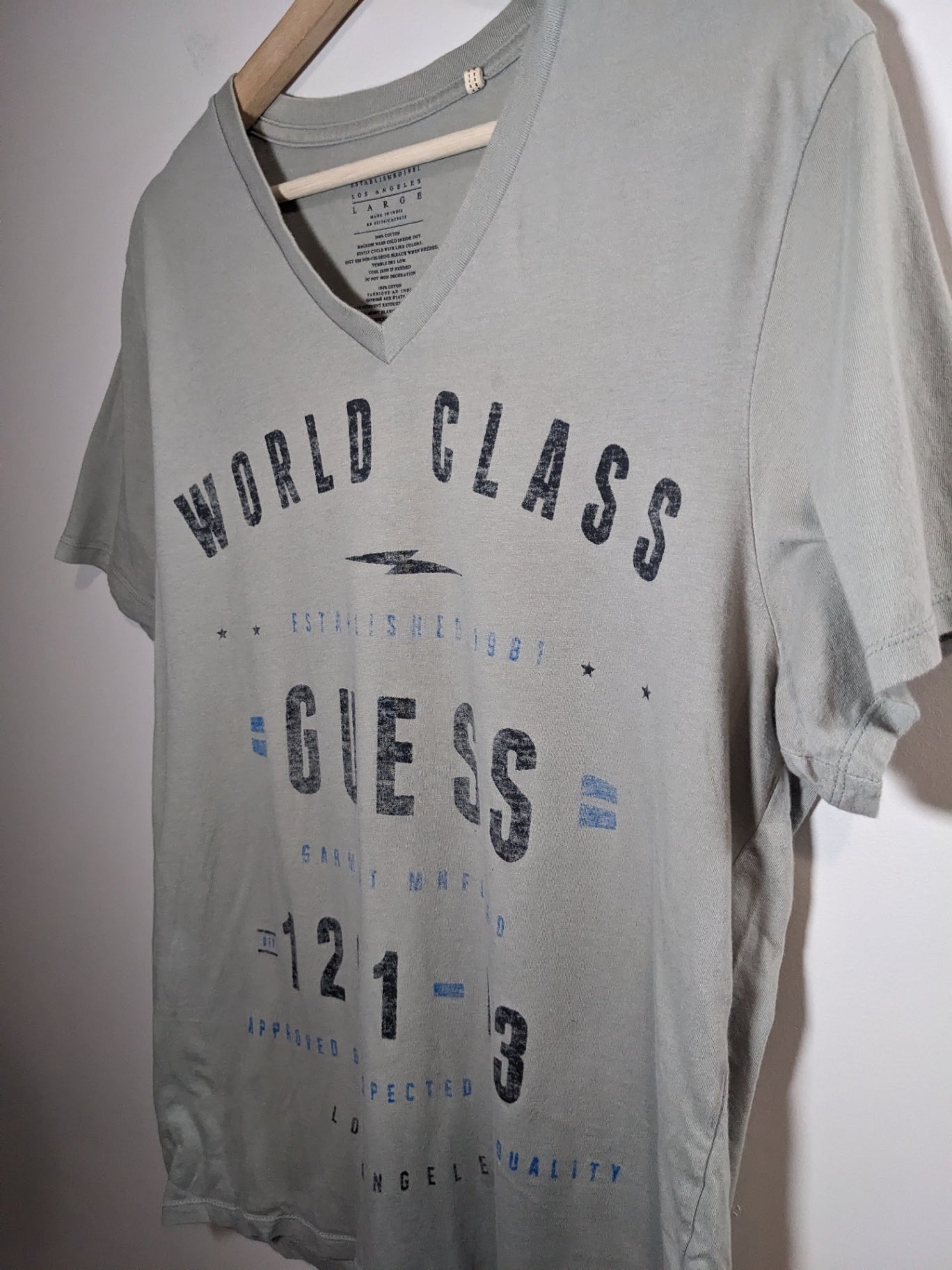 Guess graphic tee -Men's Large