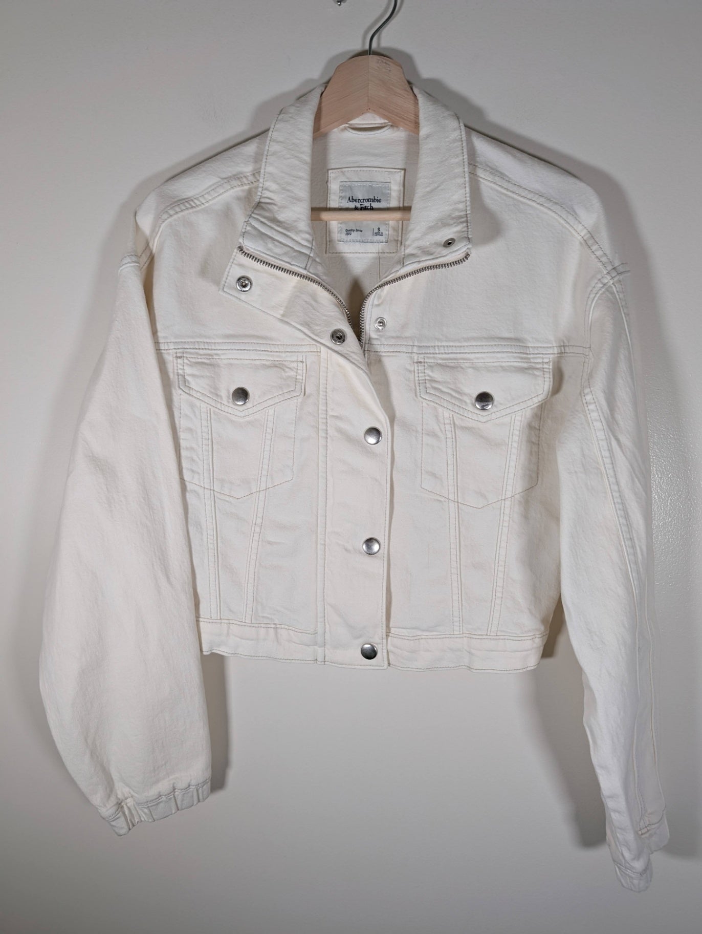 NWT Abercrombie & Fitch Crop White Jean Jacket - Small