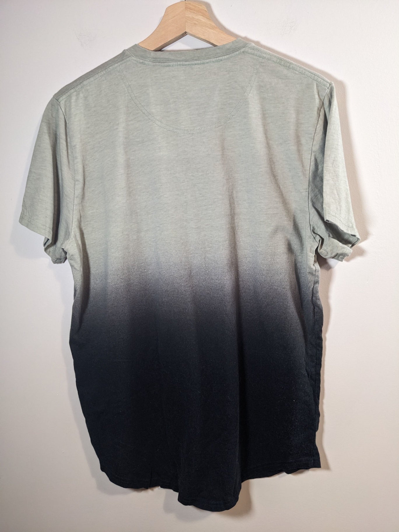 Hollister curved hem tee - Men's Large