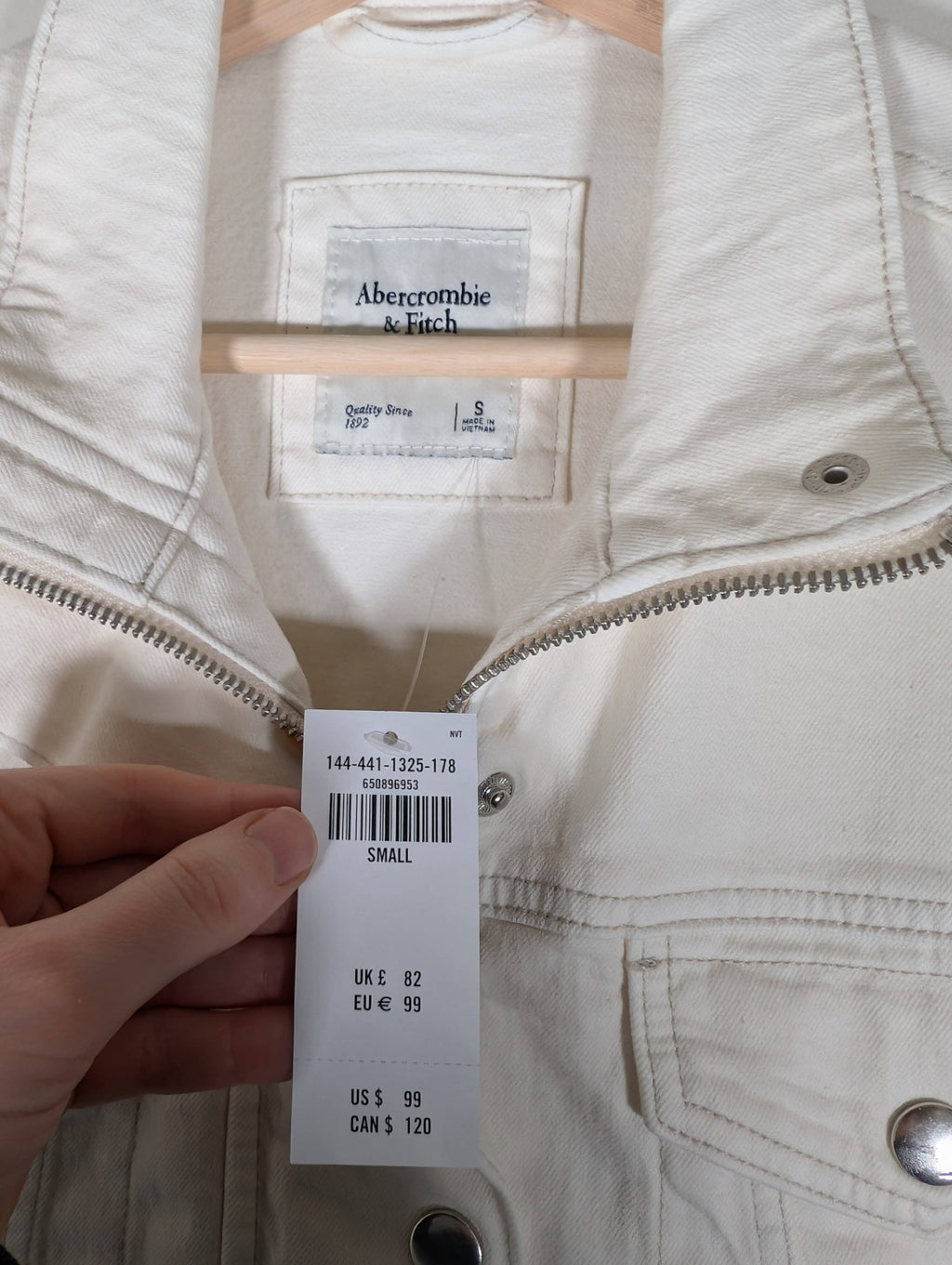 NWT Abercrombie & Fitch Crop White Jean Jacket - Small