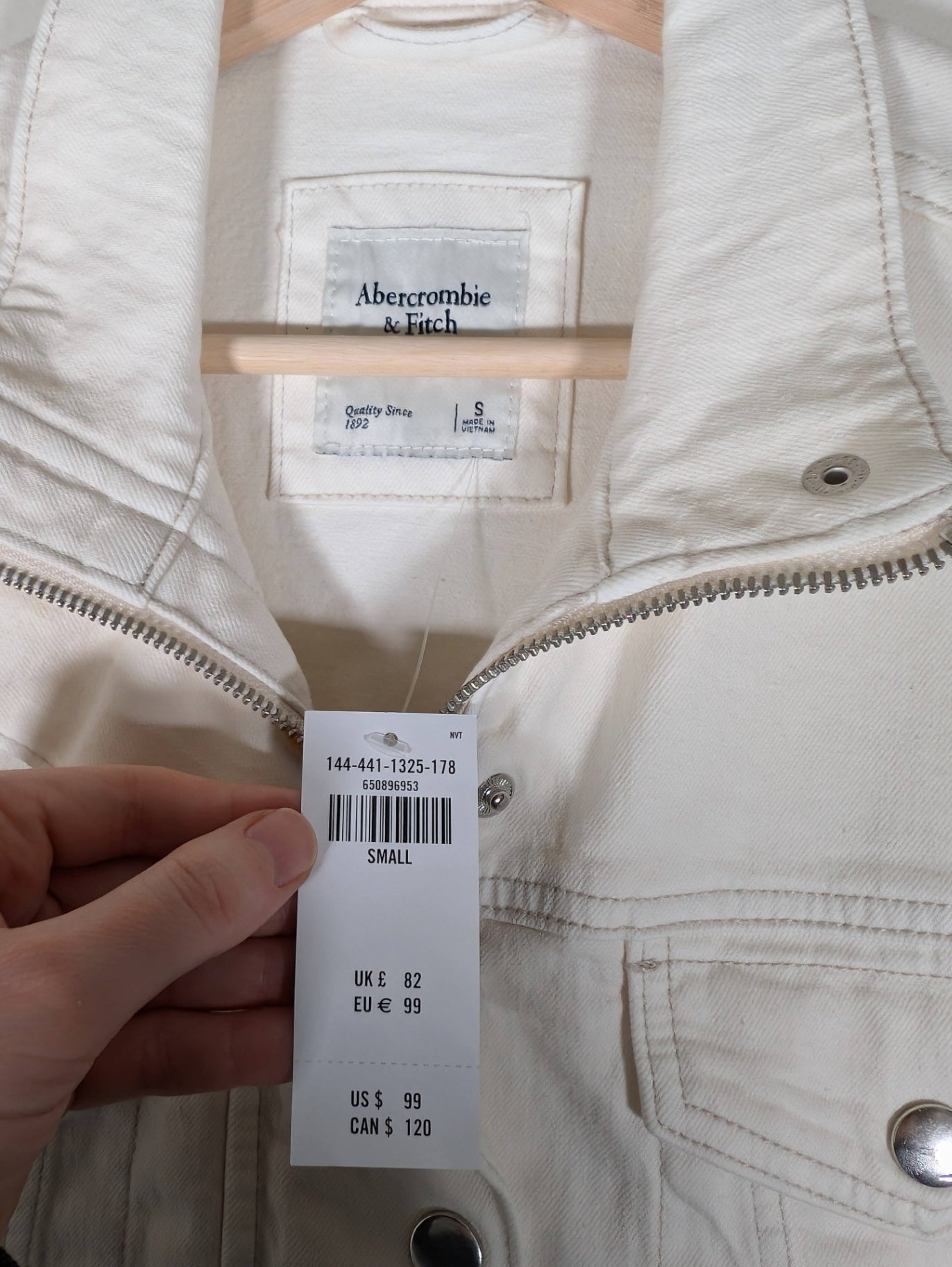 NWT Abercrombie & Fitch Crop White Jean Jacket - Small