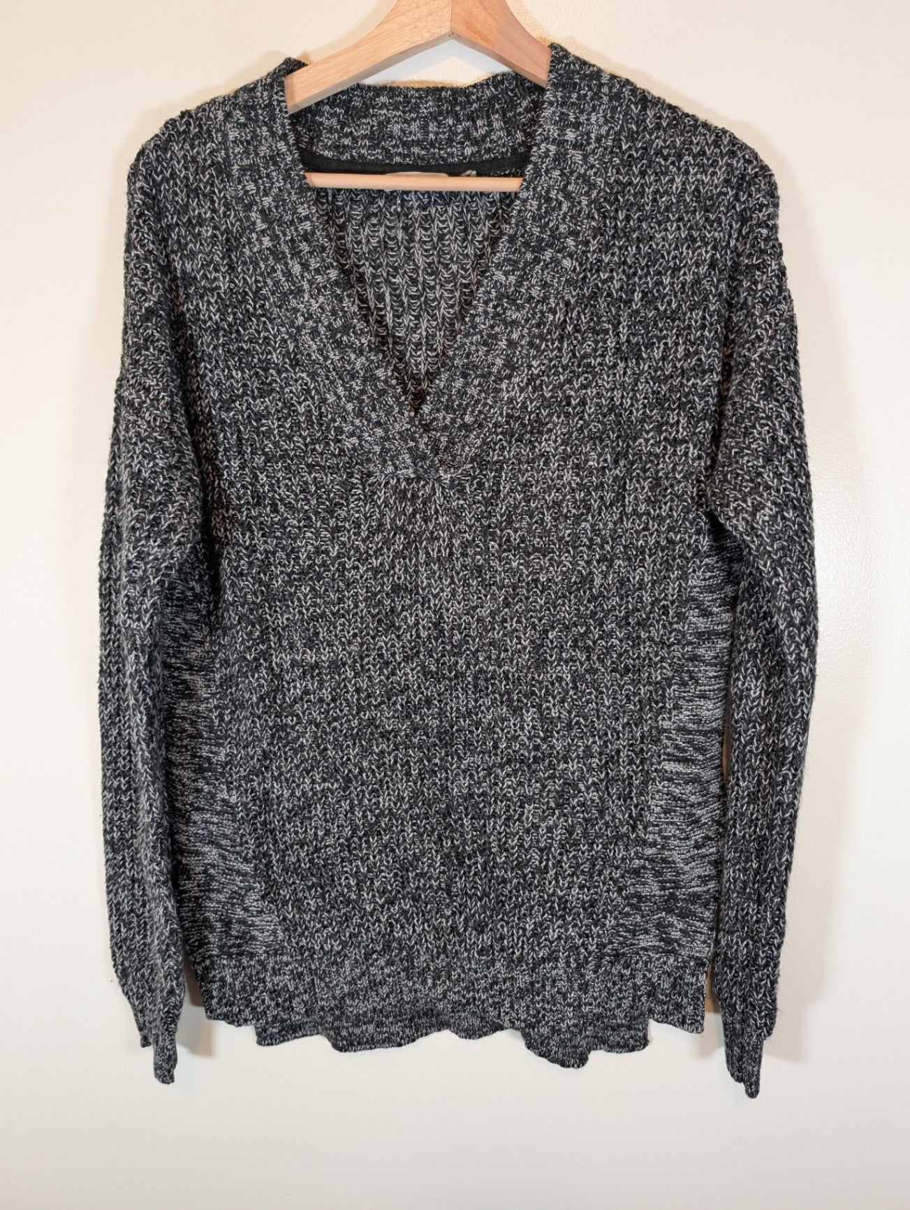 Dex Sweater - appears medium (Minor Flaw)