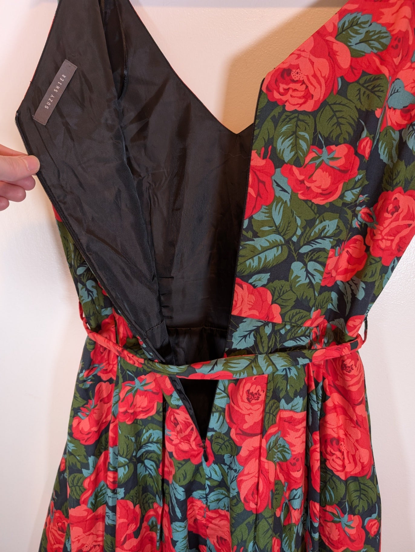 Suzy Shier floral dress - Medium