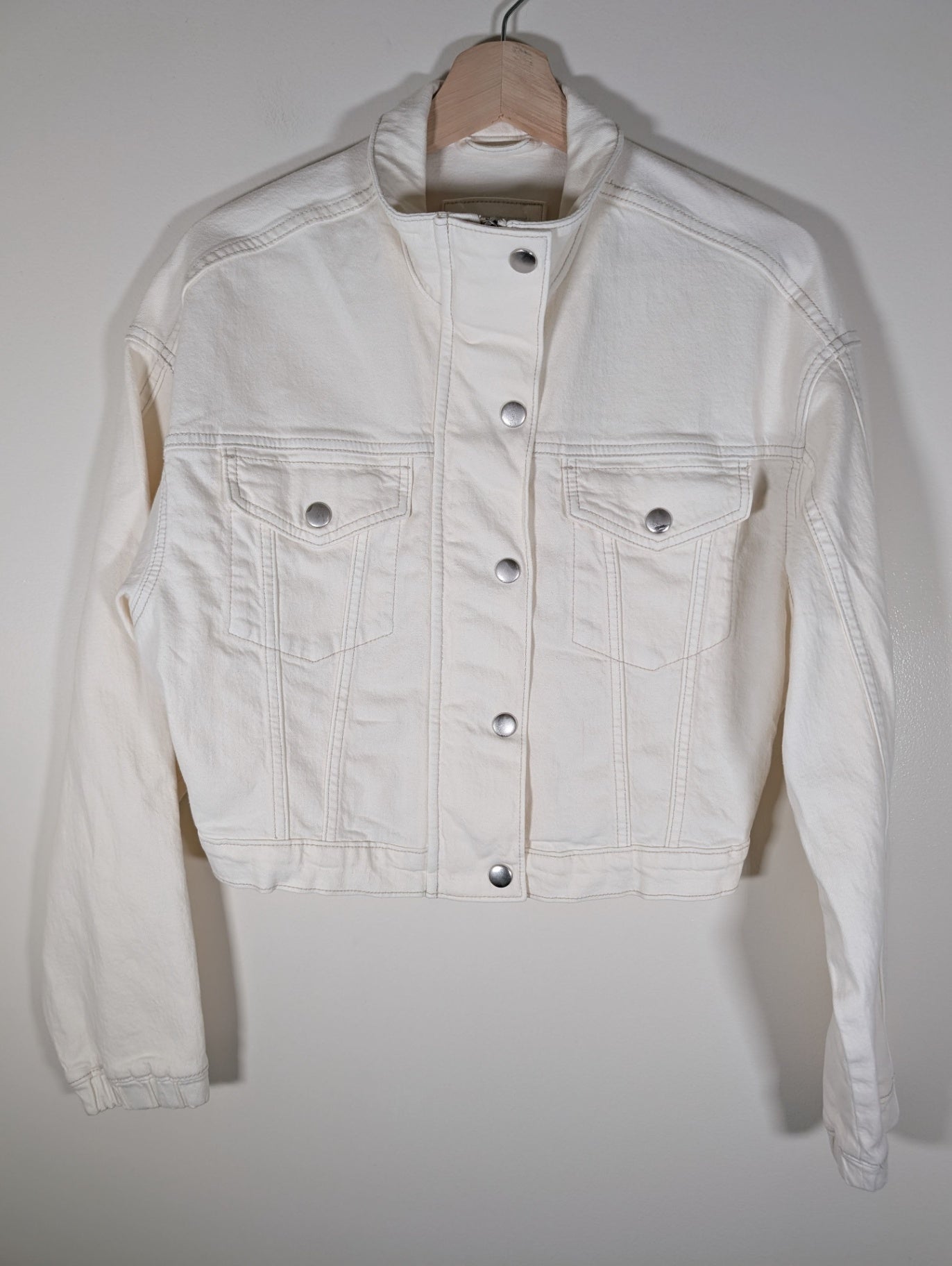NWT Abercrombie & Fitch Crop White Jean Jacket - Small