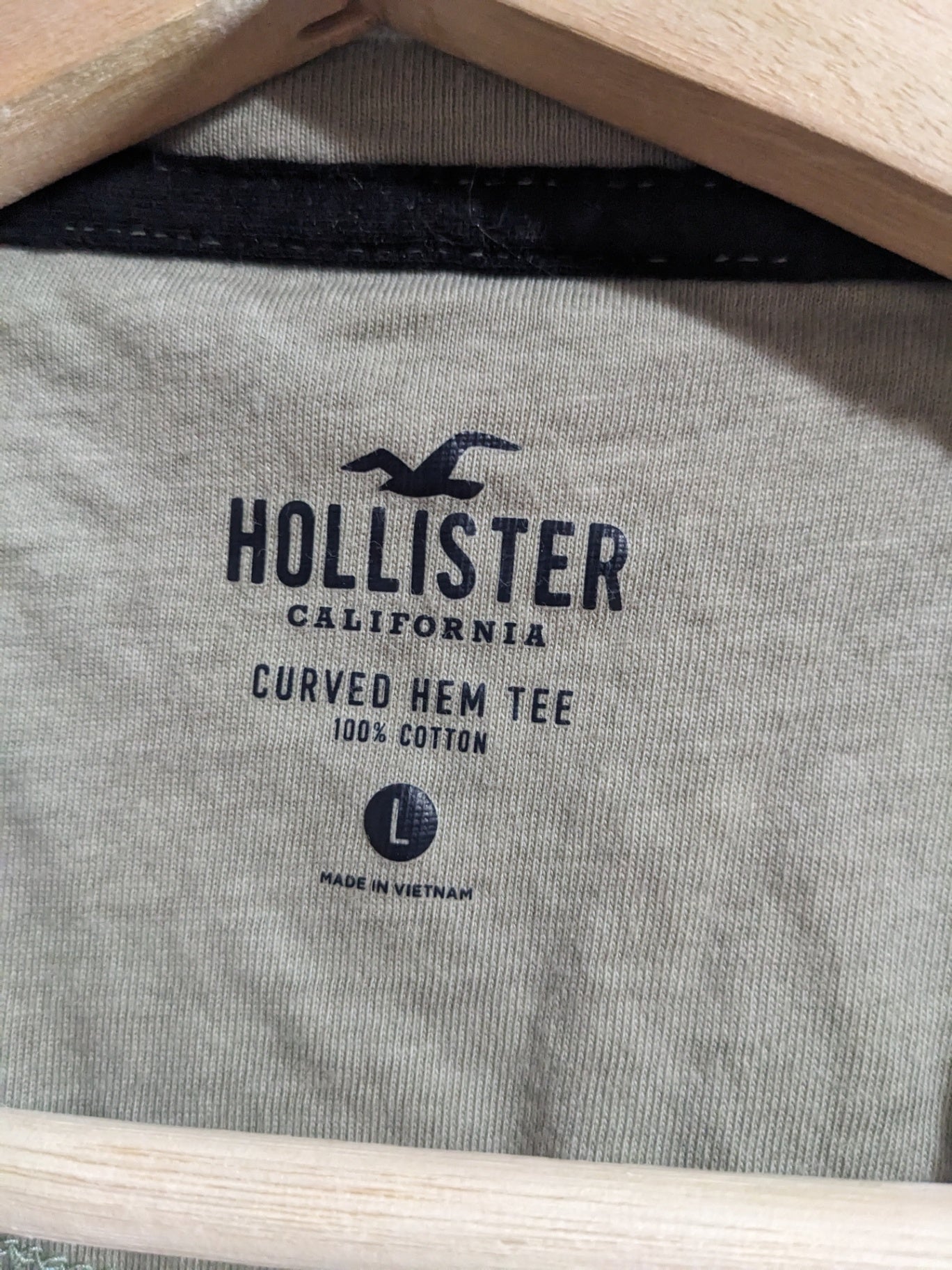 Hollister curved hem tee - Men's Large