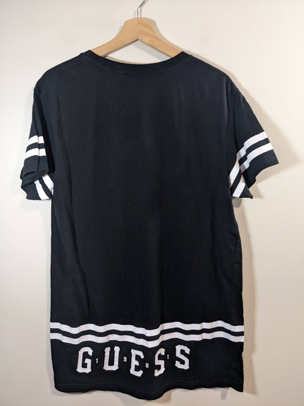 Guess logo tee - Men's Large