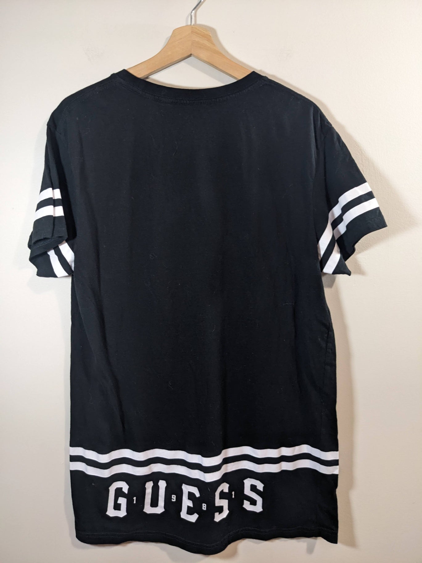 Guess logo tee - Men's Large