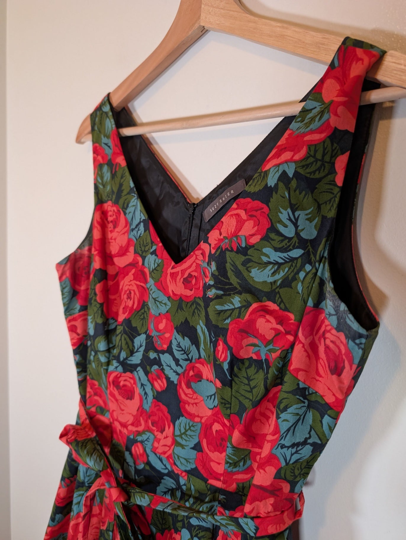 Suzy Shier floral dress - Medium