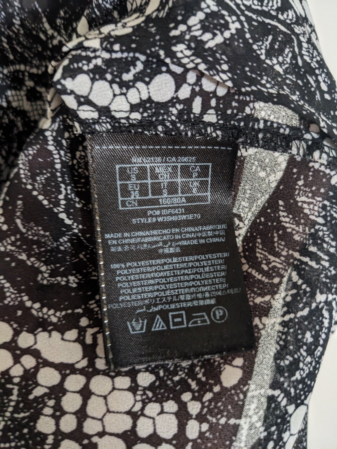 Guess sleeveless blouse - Small