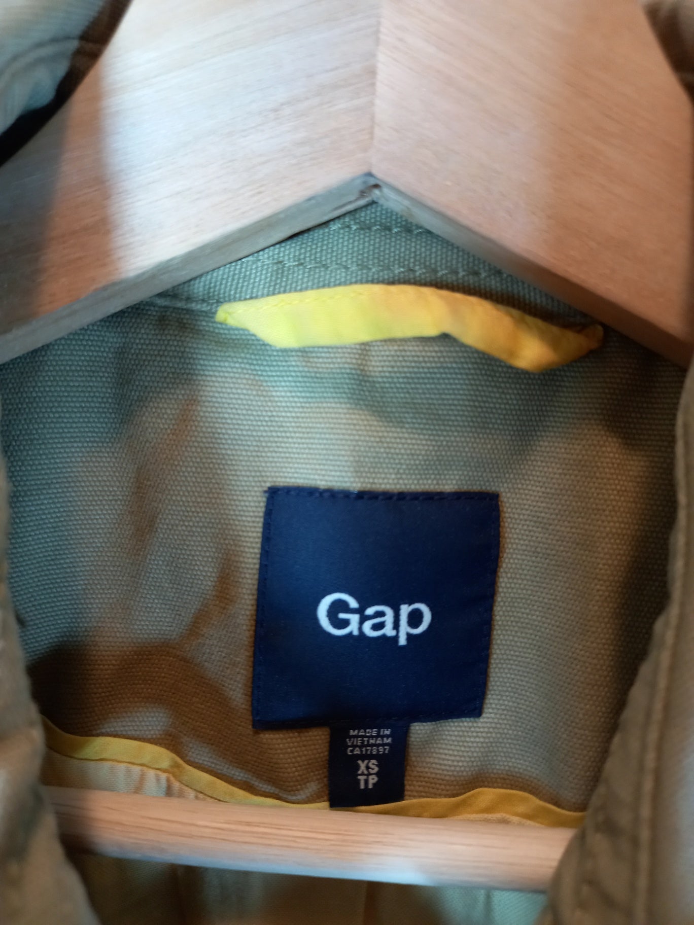 Gap tan trench coat - X-Small (Minor Flaw)