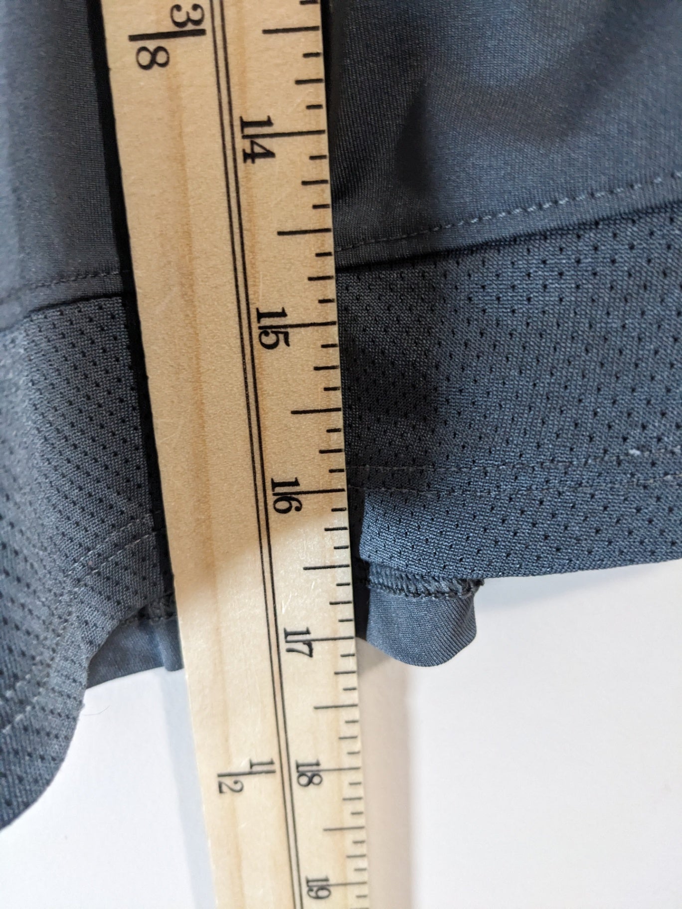 Under armour shorts - Men's Small