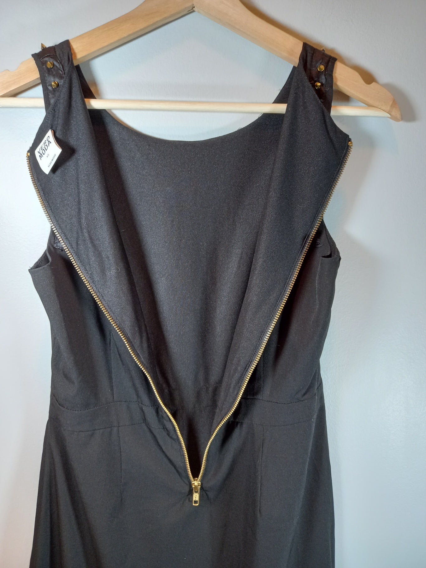Vero Moda black sleeveless dress - XS (Minor Flaw)