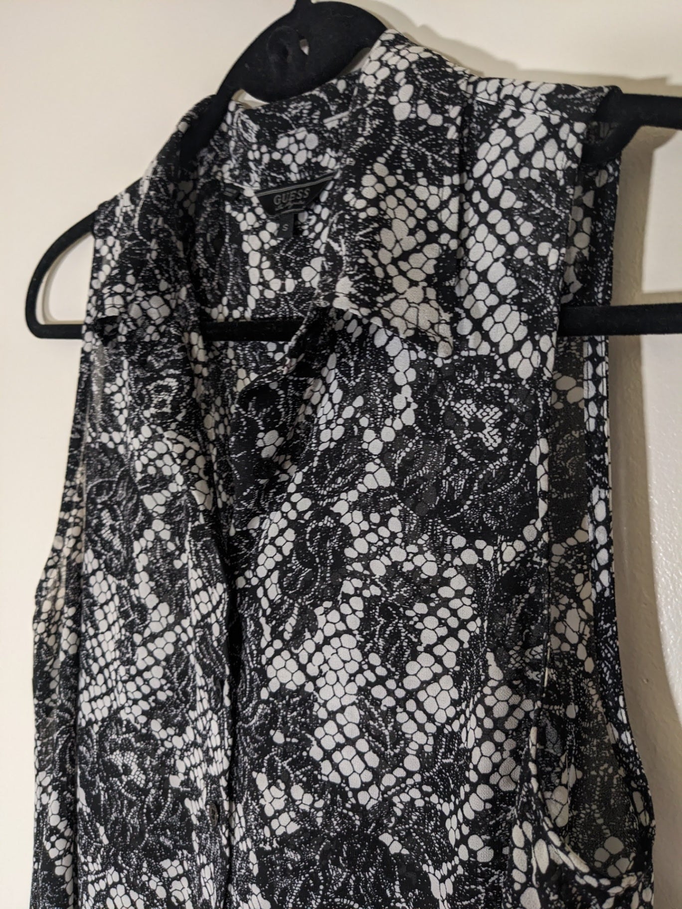 Guess sleeveless blouse - Small