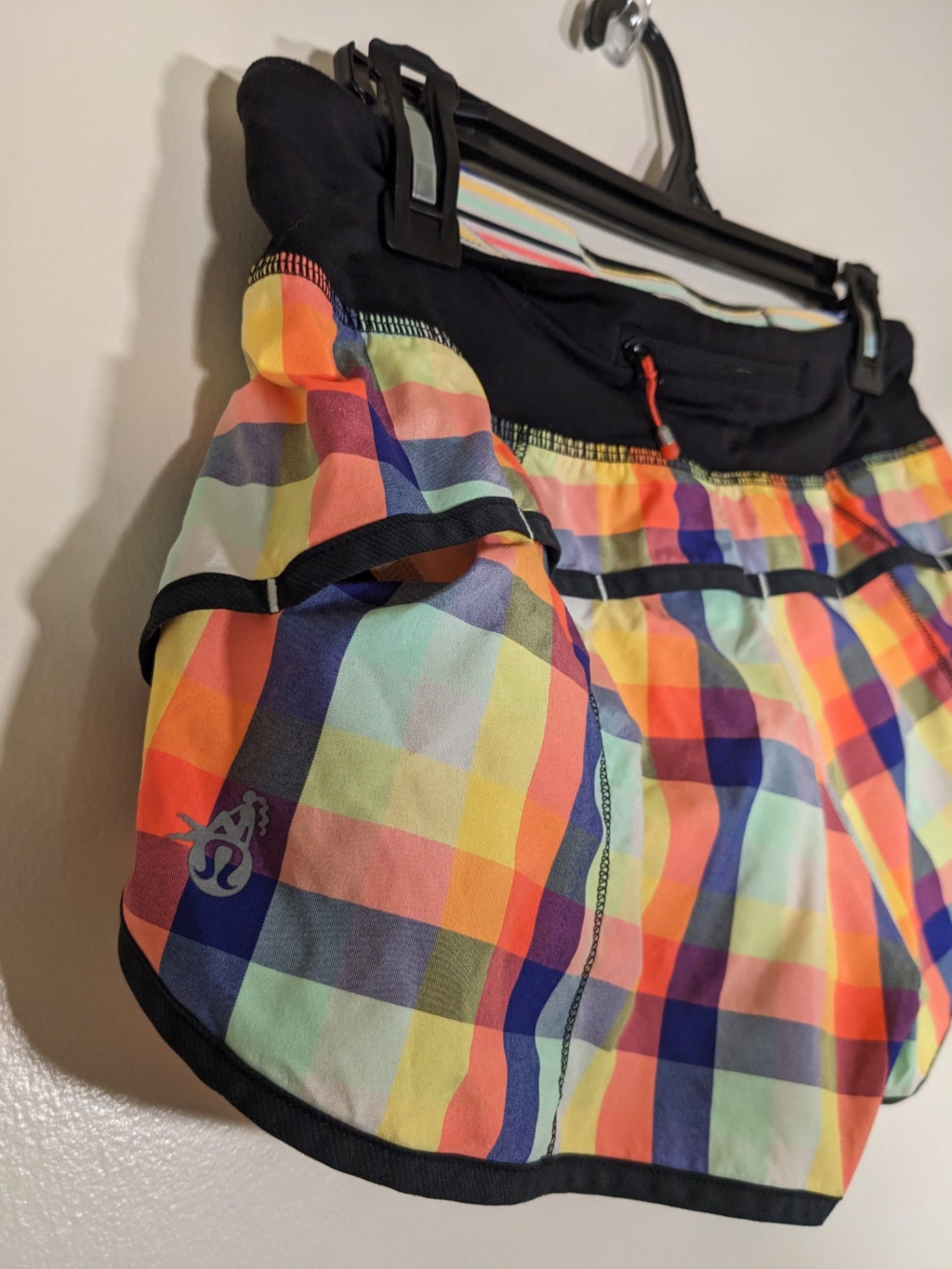 Lulumon plaid speed short - SZ 6