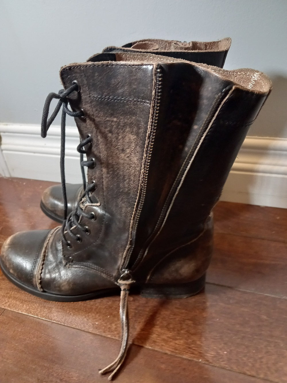 Aldo lace up boots - SZ 8 (Minor Flaw)