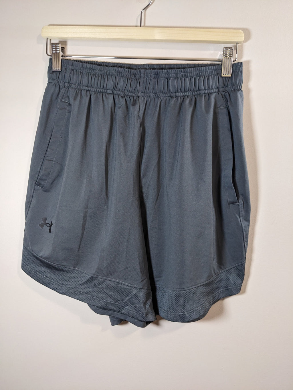 Under armour shorts - Men's Small