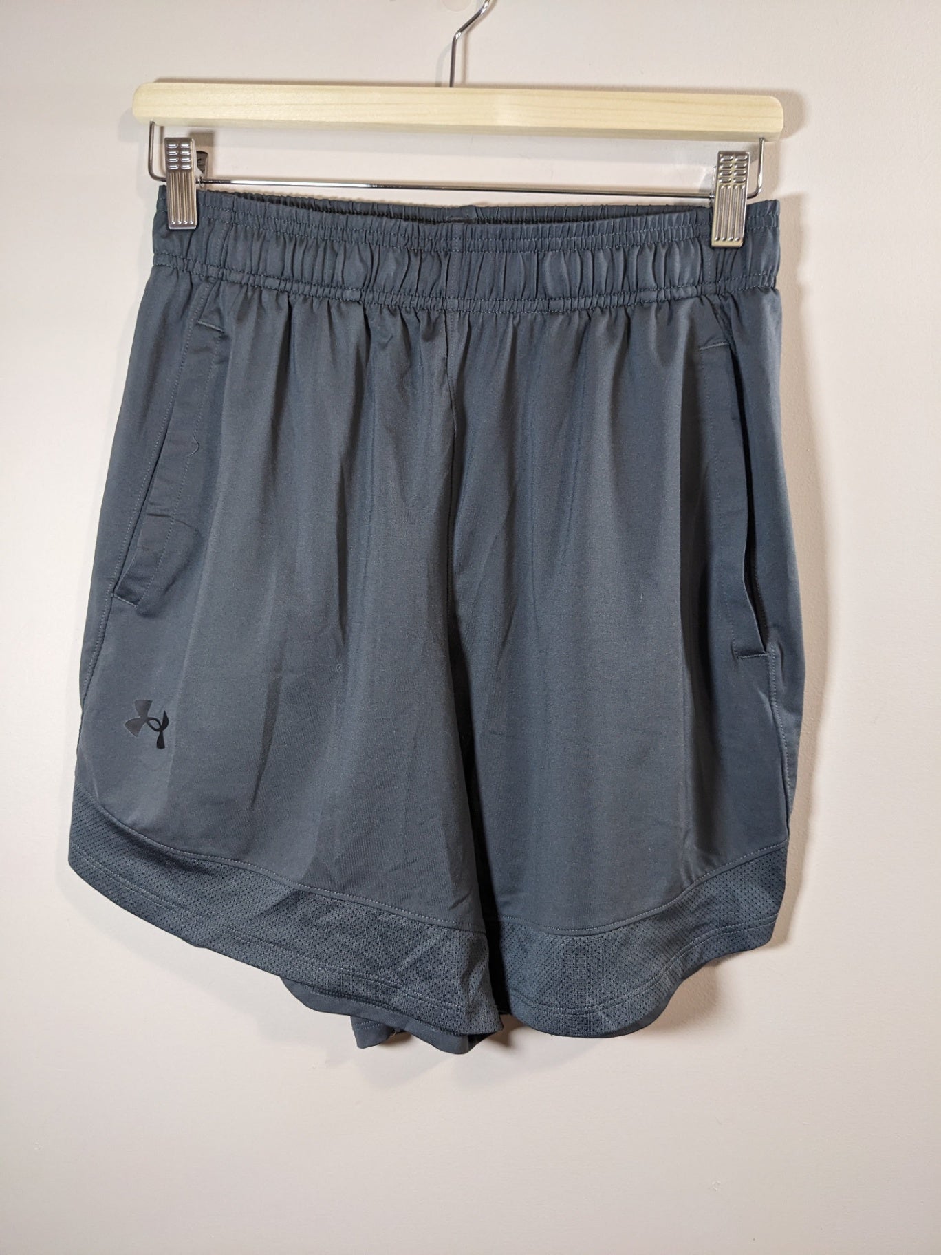 Under armour shorts - Men's Small