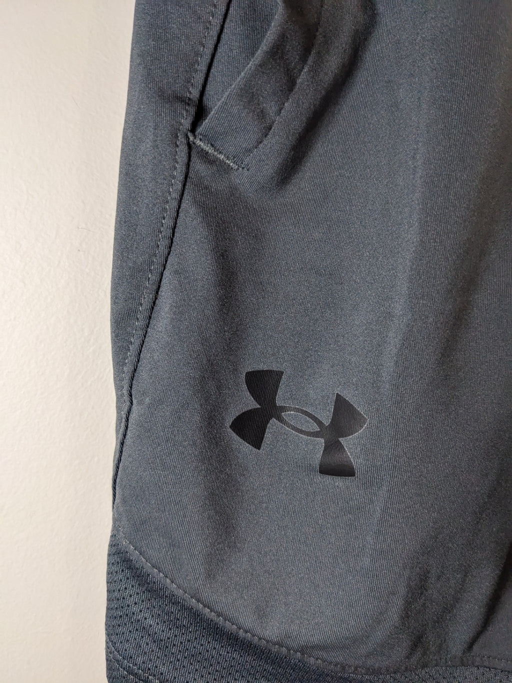 Under armour shorts - Men's Small