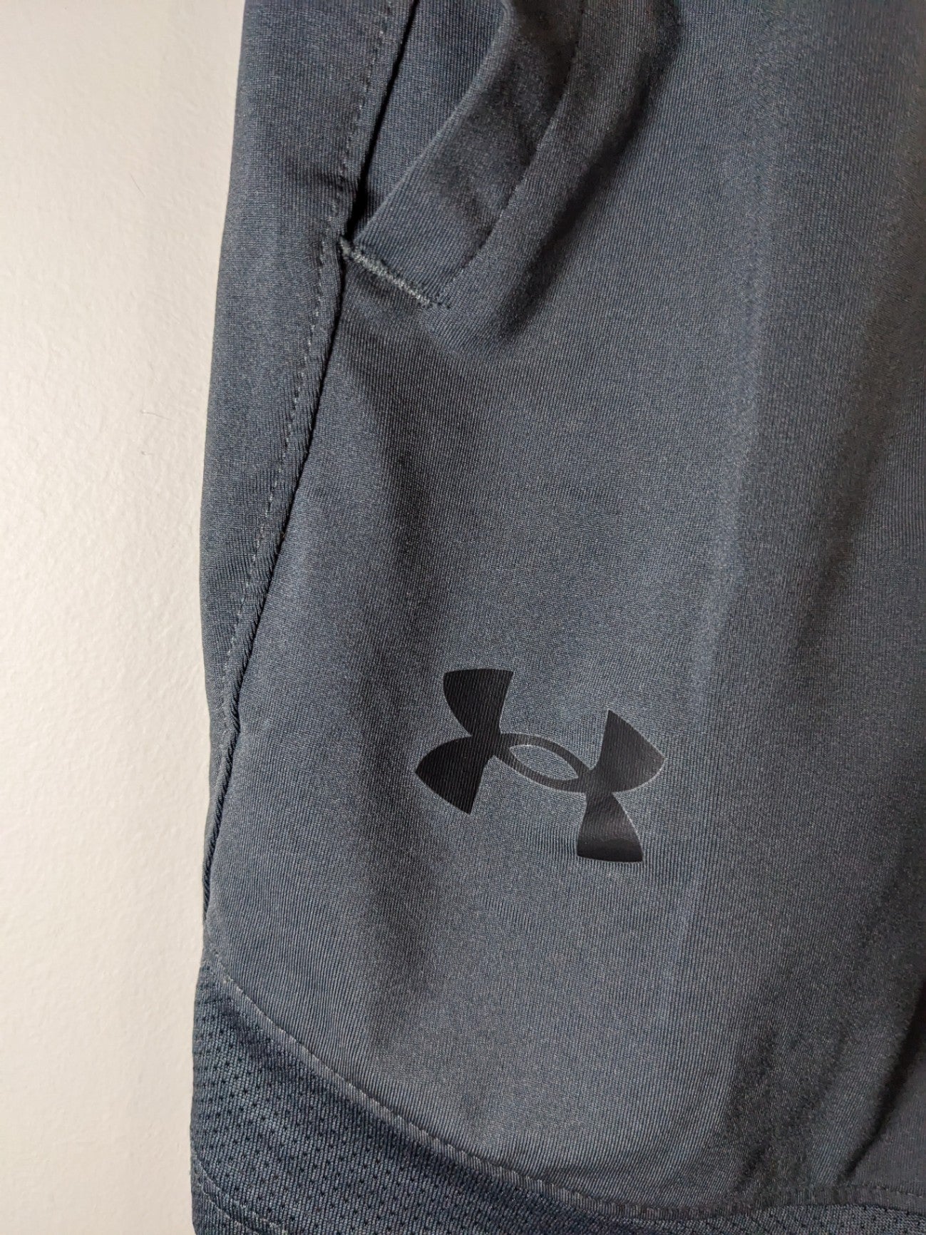 Under armour shorts - Men's Small