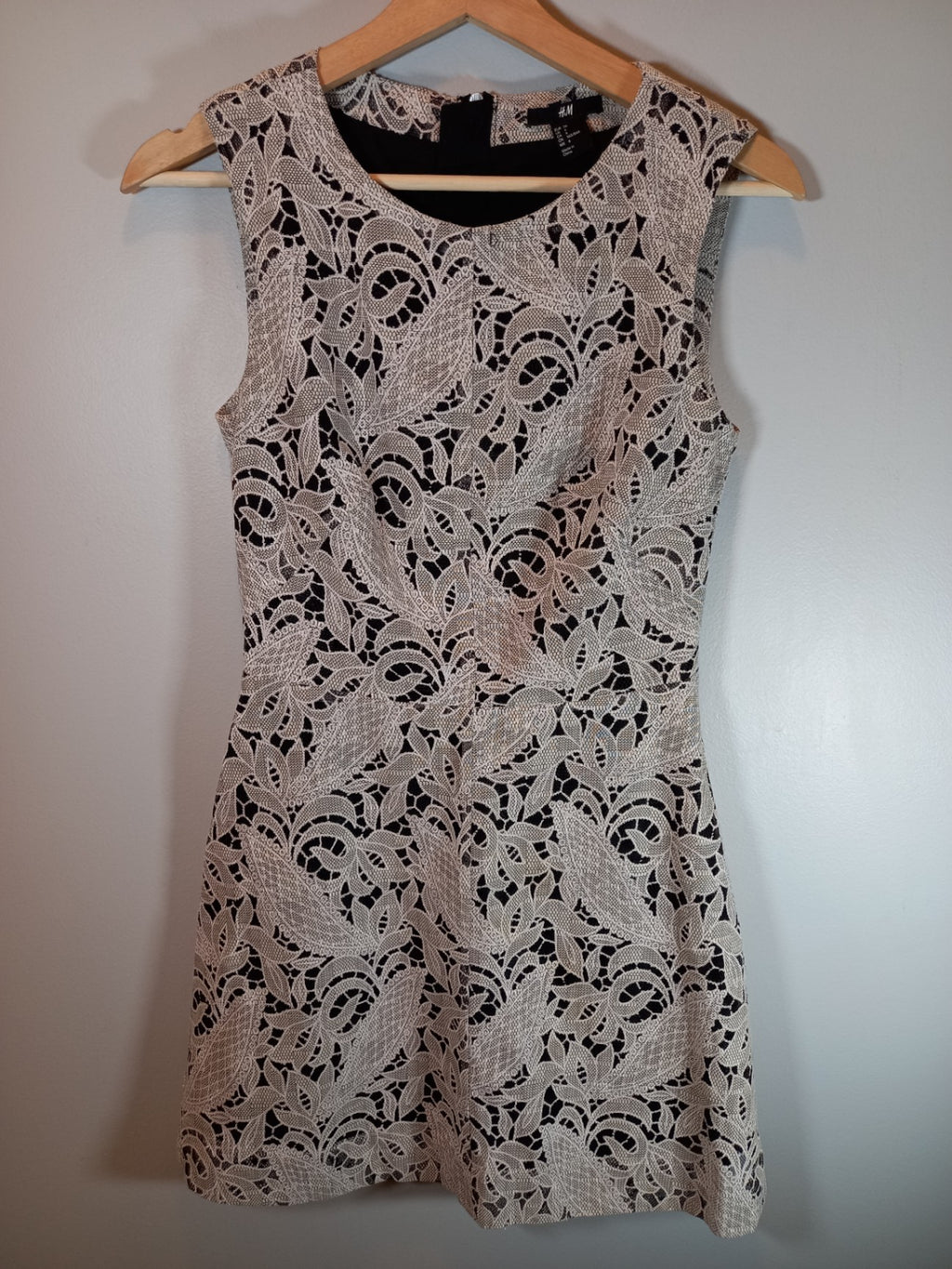 H&M sleeveless lace dress - SZ 6