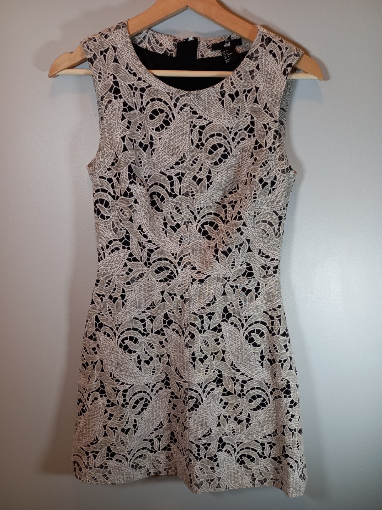 H&M sleeveless lace dress - SZ 6