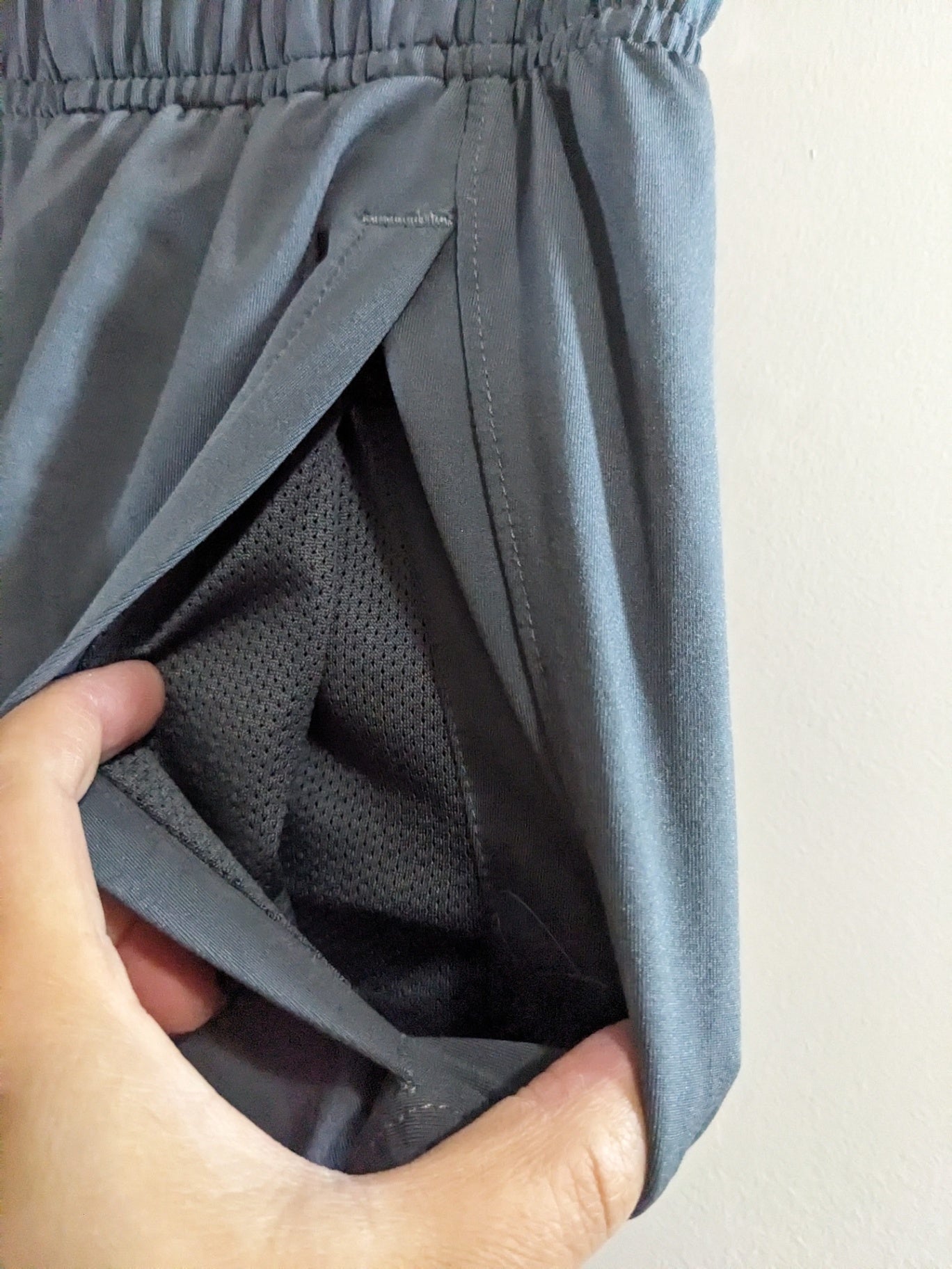 Under armour shorts - Men's Small