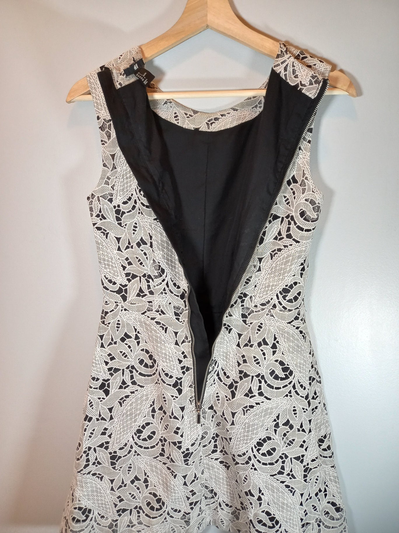 H&M sleeveless lace dress - SZ 6