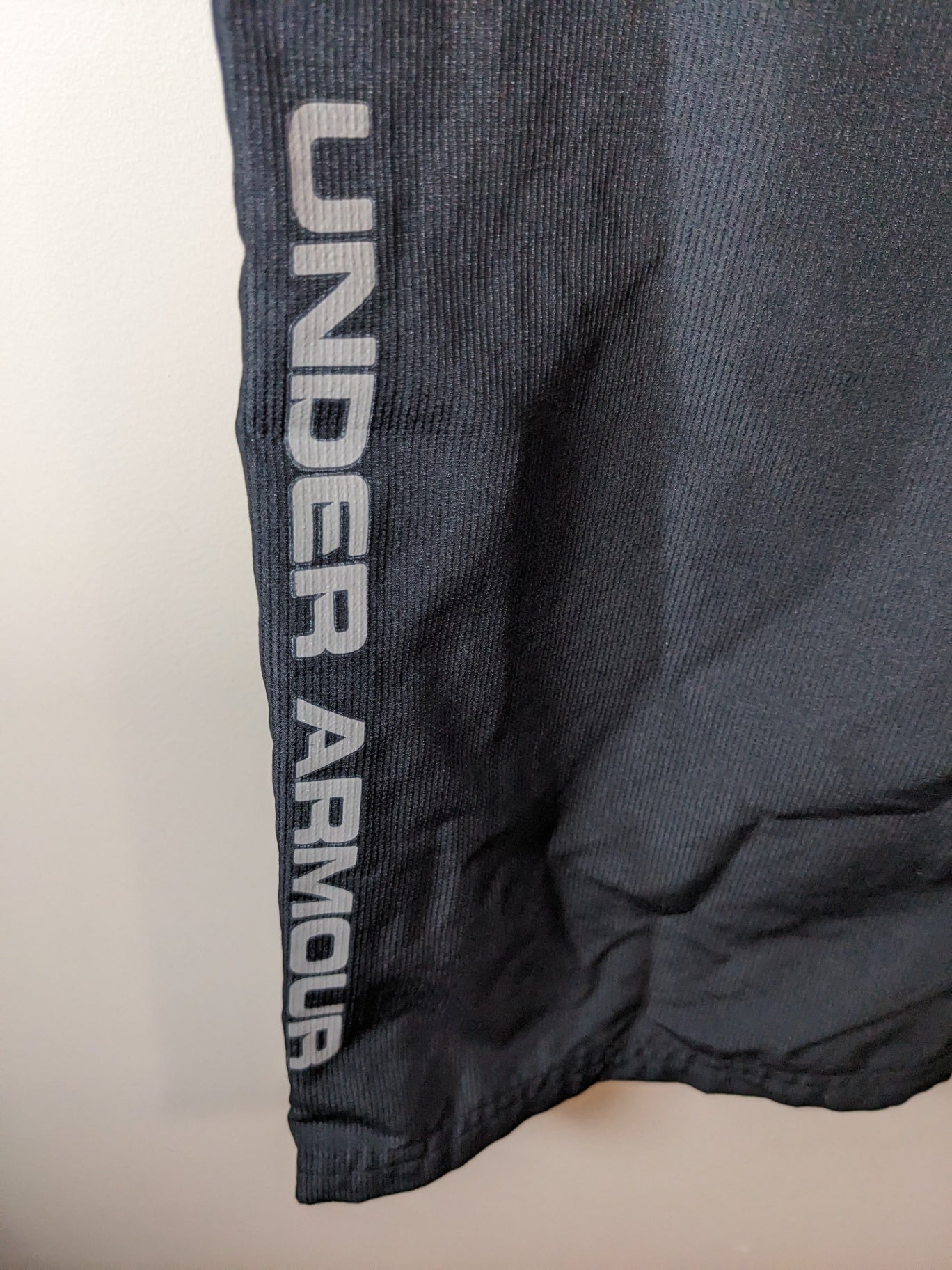 Under Armour mesh lined track pants - Medium