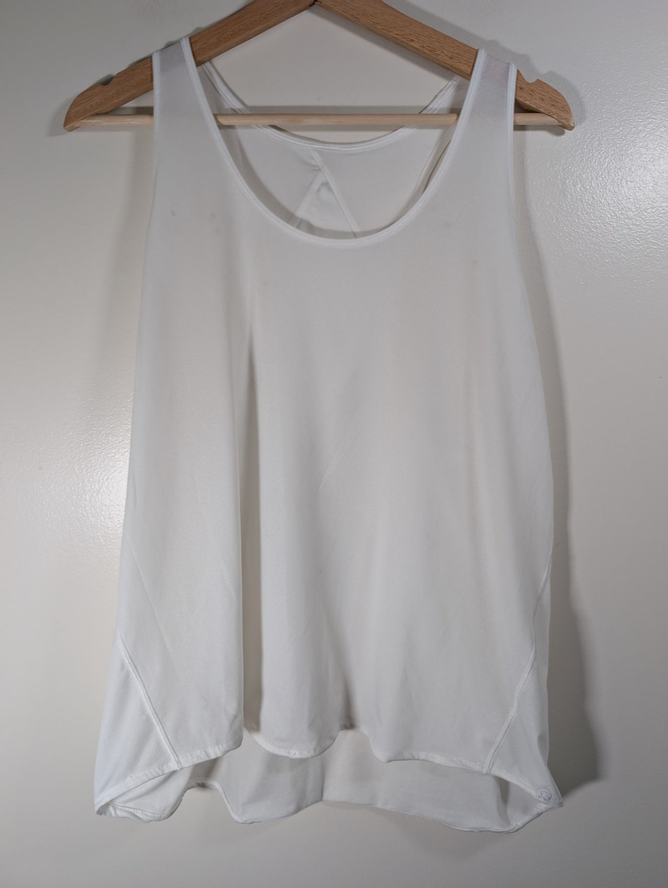 Lululemon white tank - appears sz 10/12 (Minor Flaw)