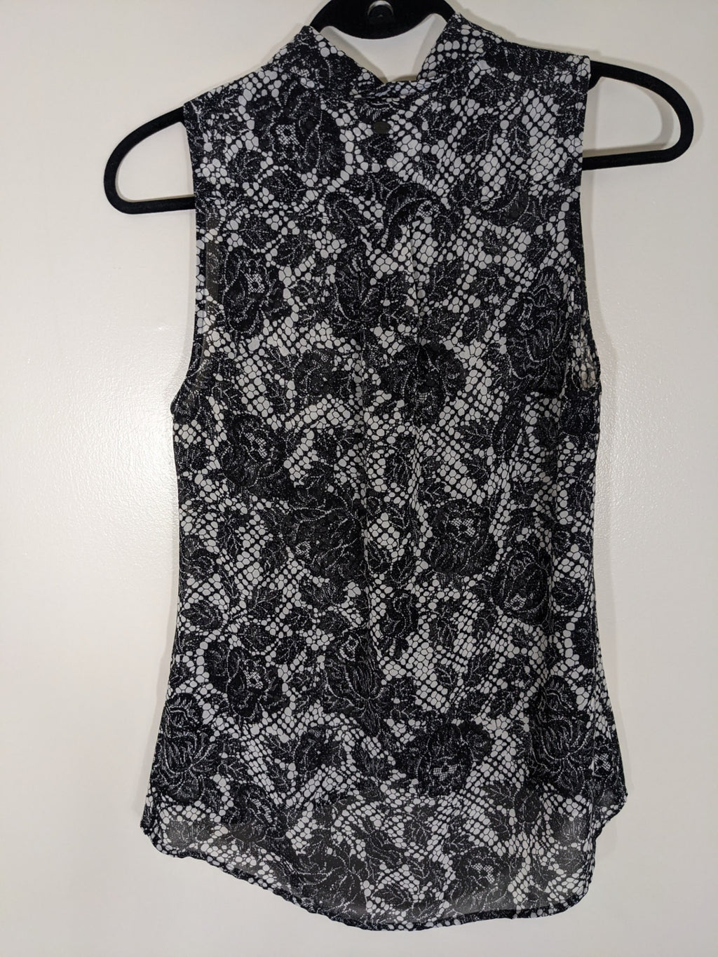 Guess sleeveless blouse - Small