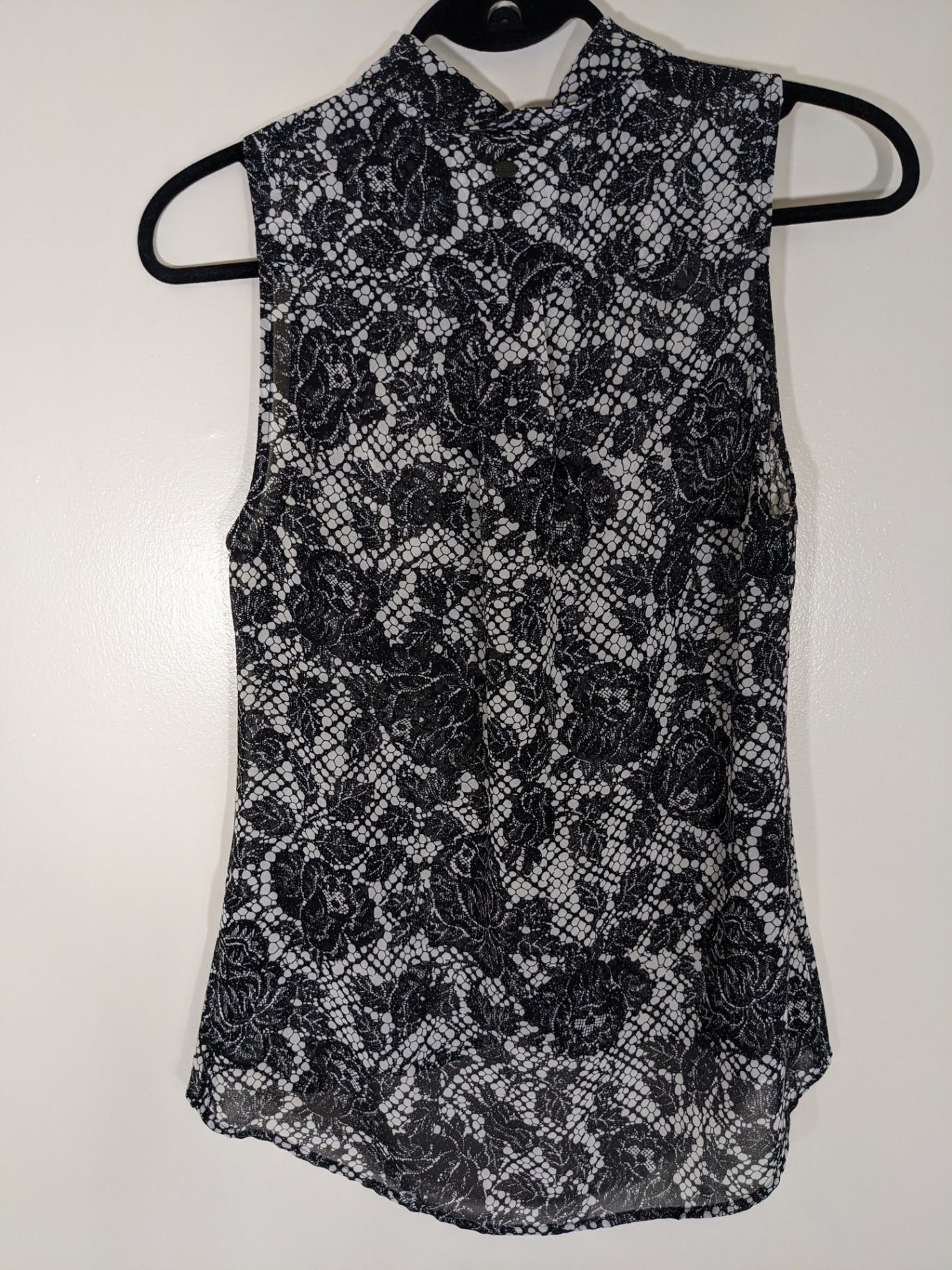 Guess sleeveless blouse - Small