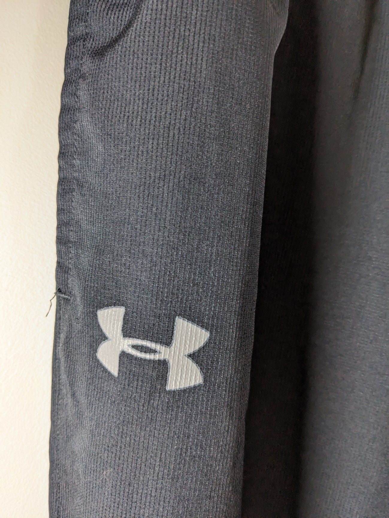 Under Armour mesh lined track pants - Medium