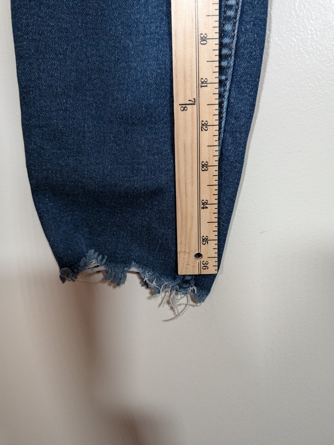 Old Navy rockstar skinny jeans - SZ 12 (Minor Flaw)