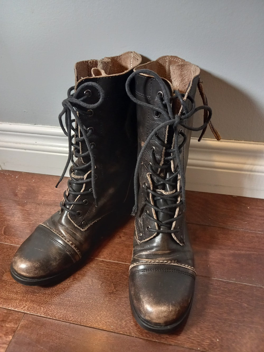 Aldo lace up boots - SZ 8 (Minor Flaw)