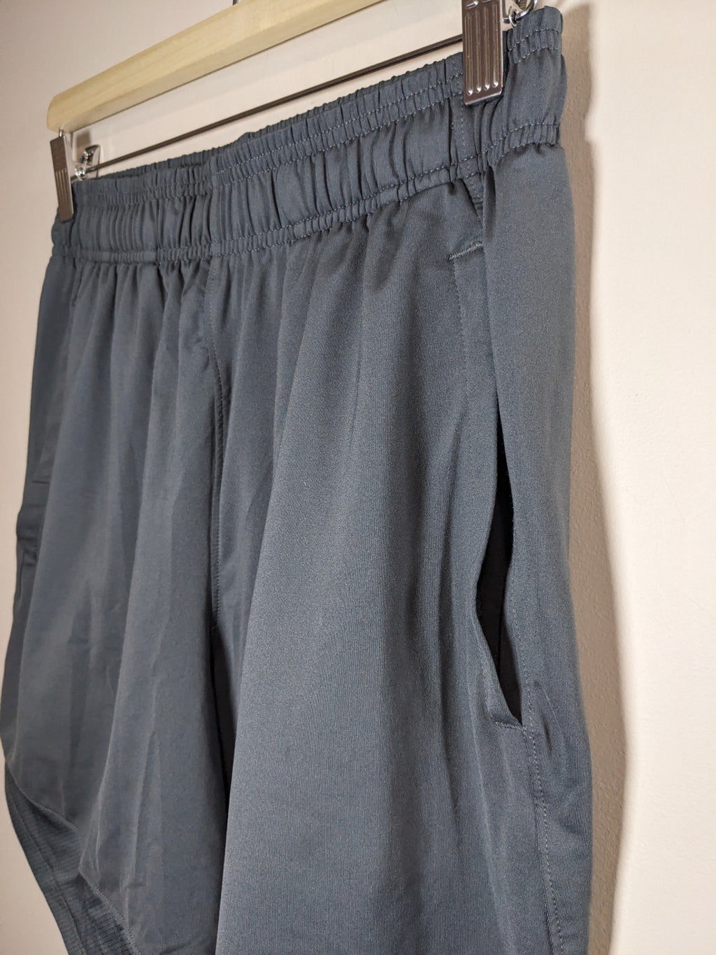 Under armour shorts - Men's Small