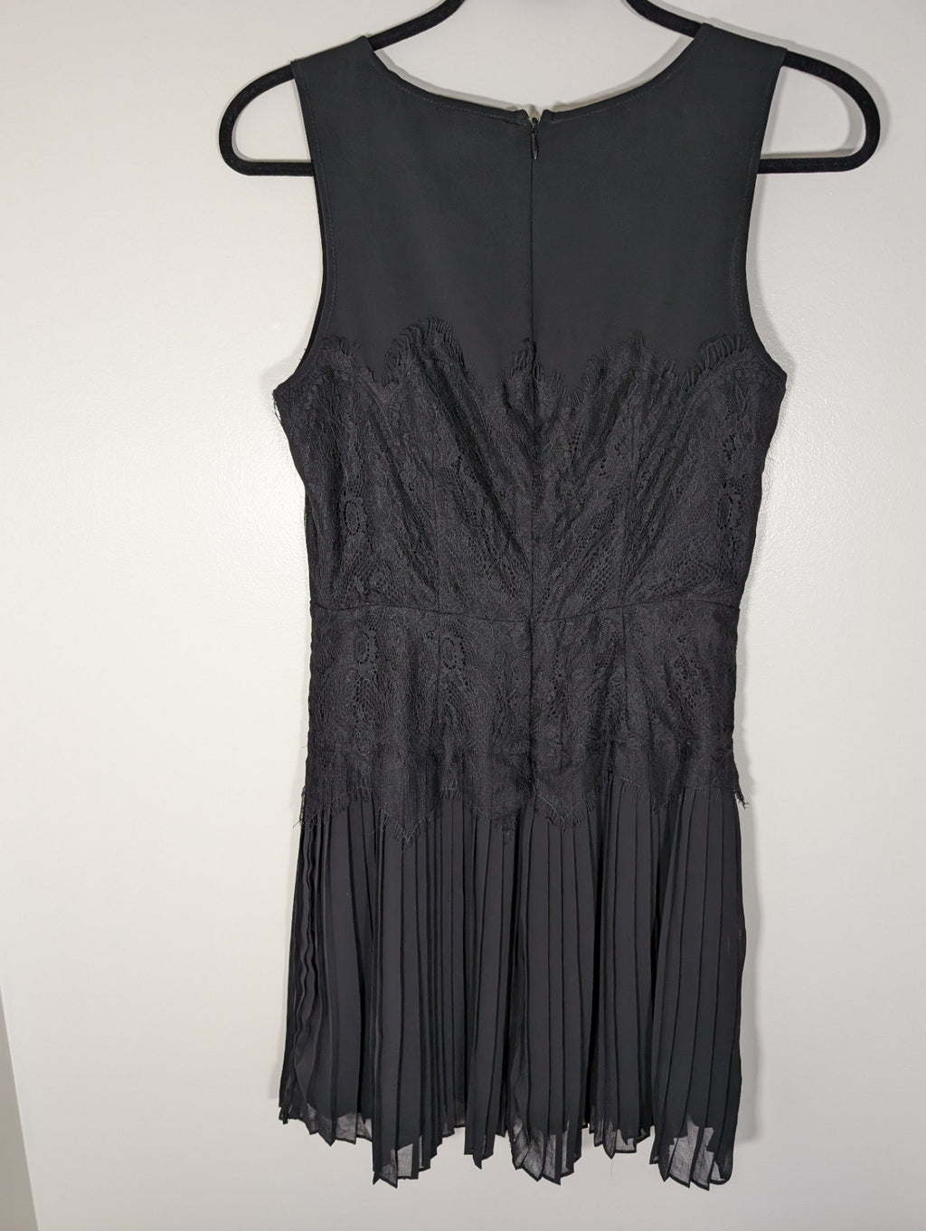 Darling black lace-detailed dress - Small