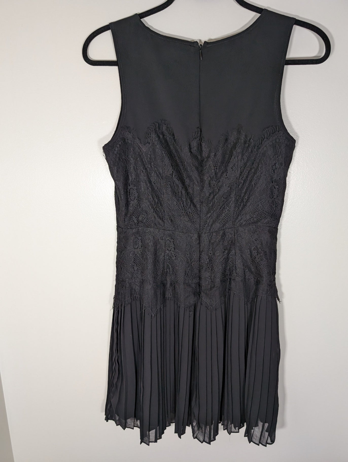 Darling black lace-detailed dress - Small