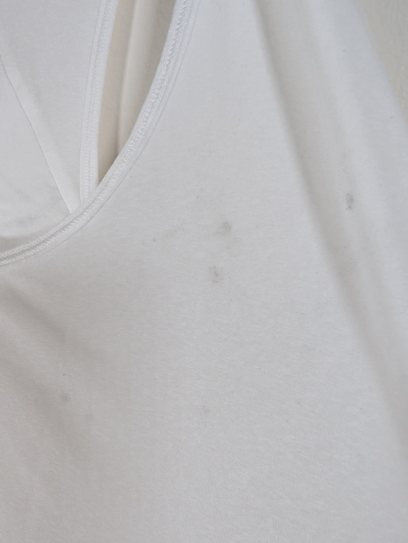 Lululemon white tank - appears sz 10/12 (Minor Flaw)