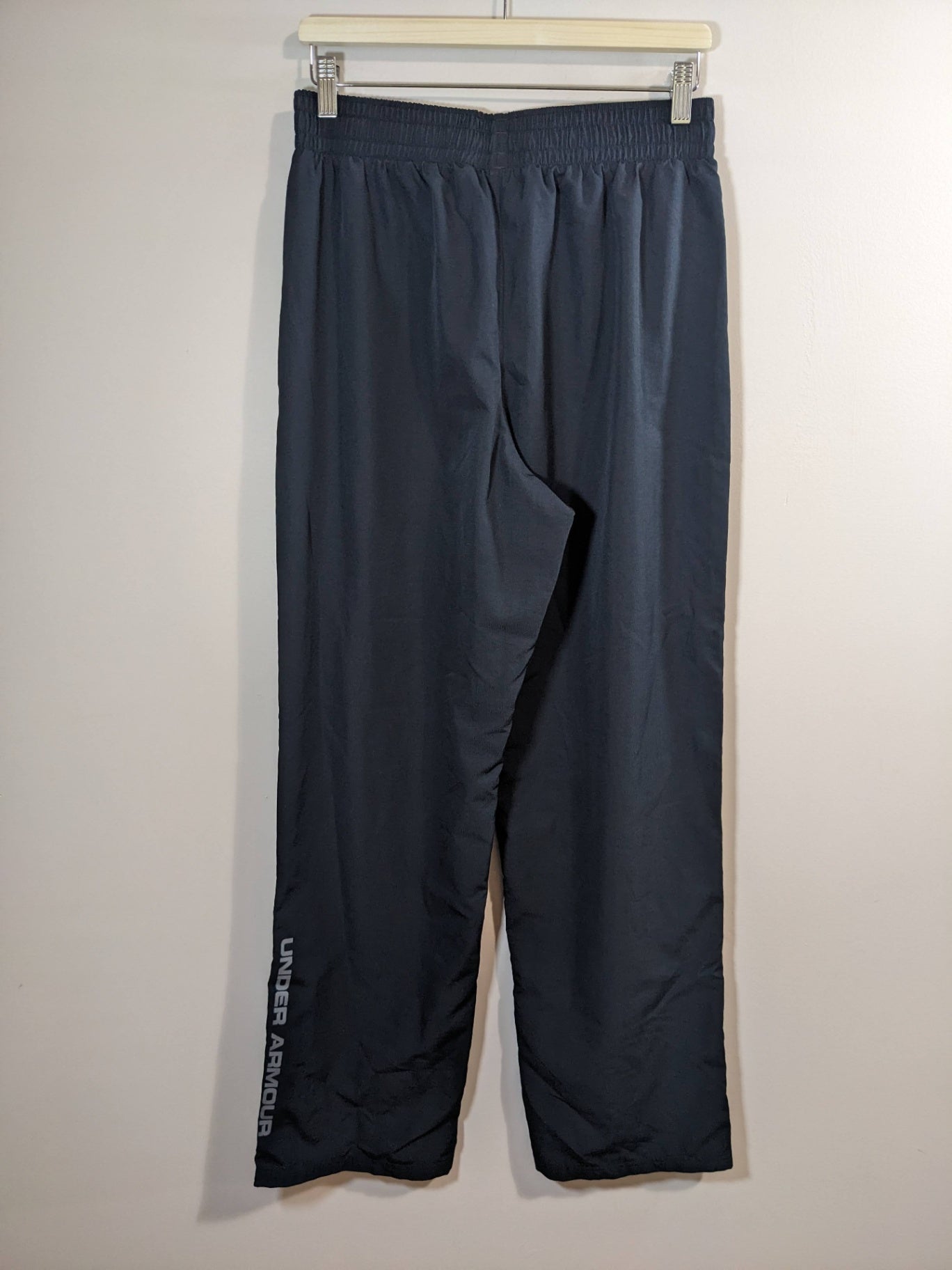 Under Armour mesh lined track pants - Medium