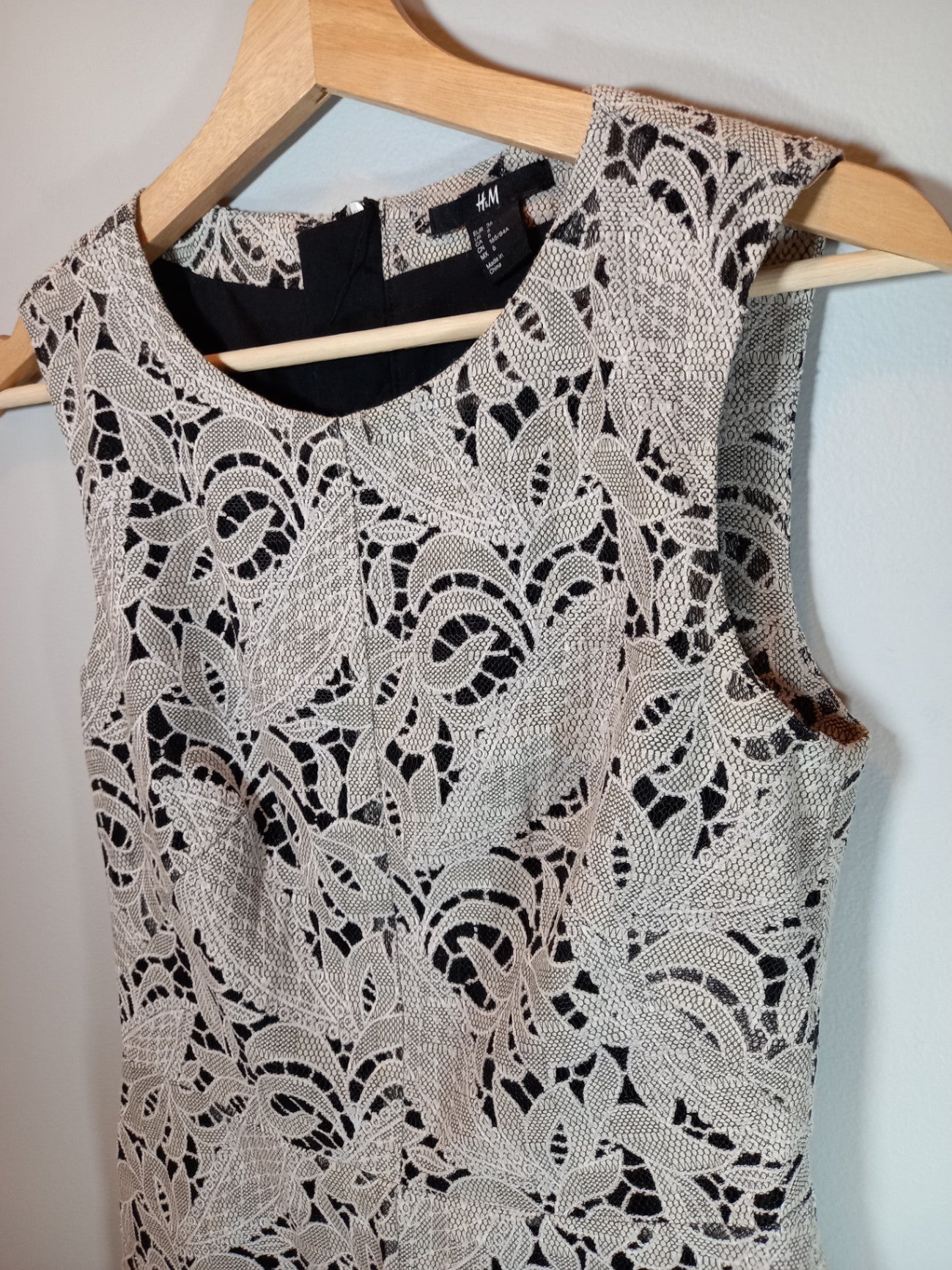 H&M sleeveless lace dress - SZ 6