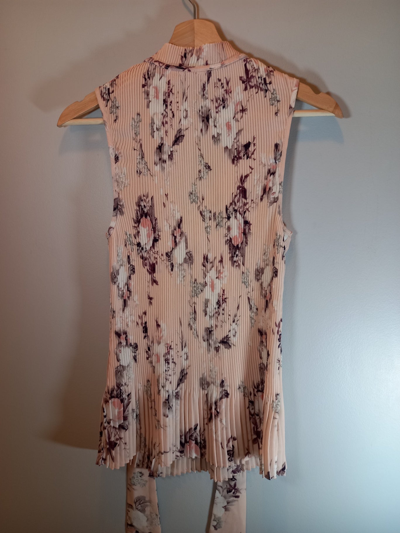 DKNY floral sleeveless blouse - Medium